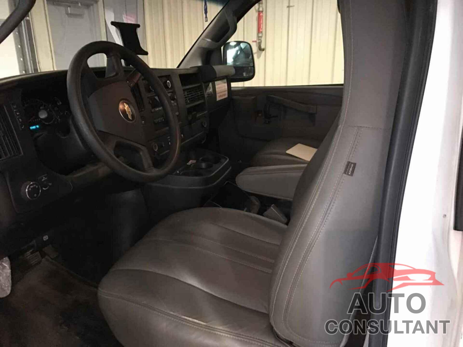 CHEVROLET EXPRESS CARGO 2018 - 1GCWGAFP8J1249318