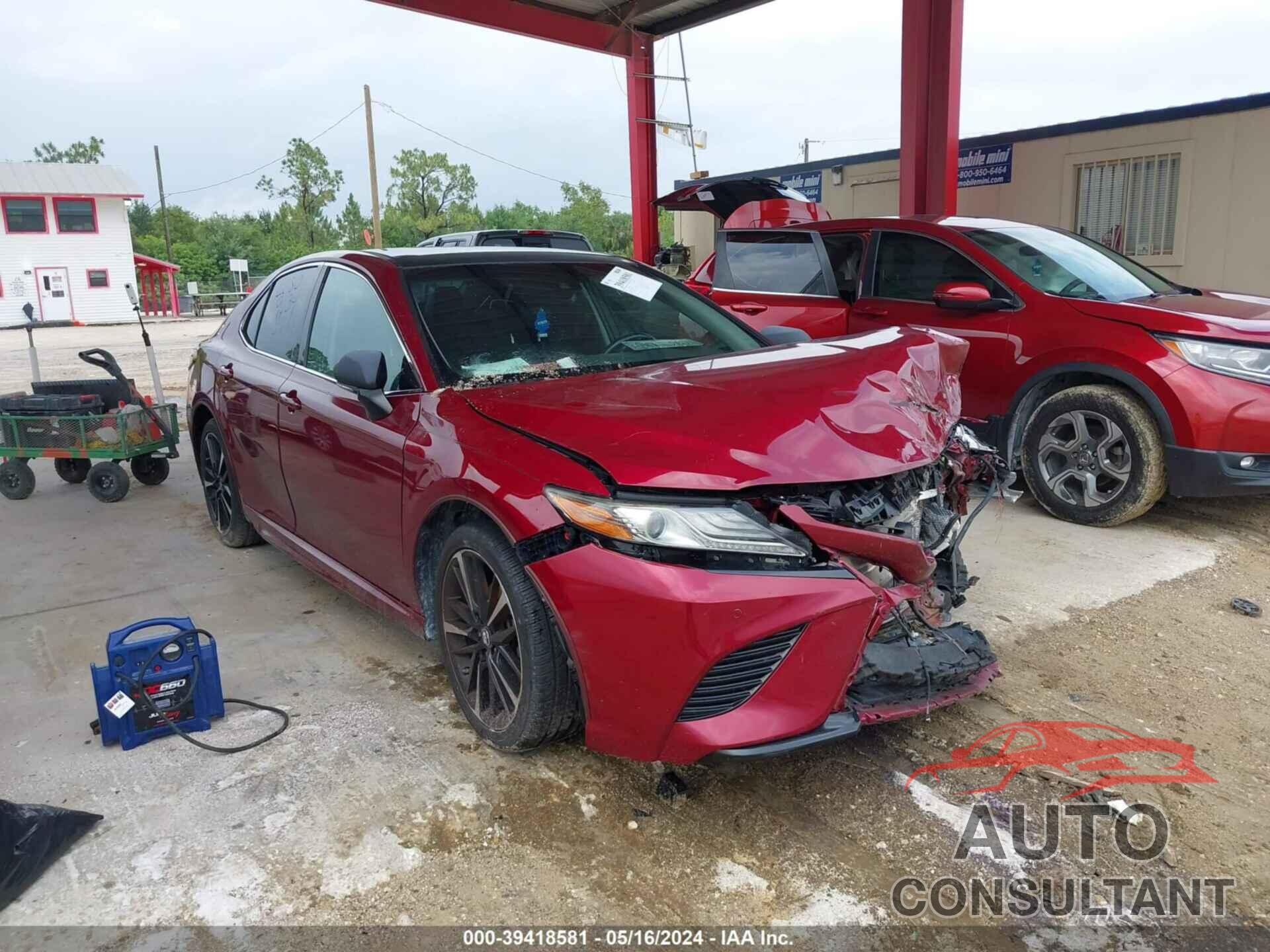 TOYOTA CAMRY 2018 - 4T1B61HK8JU608695
