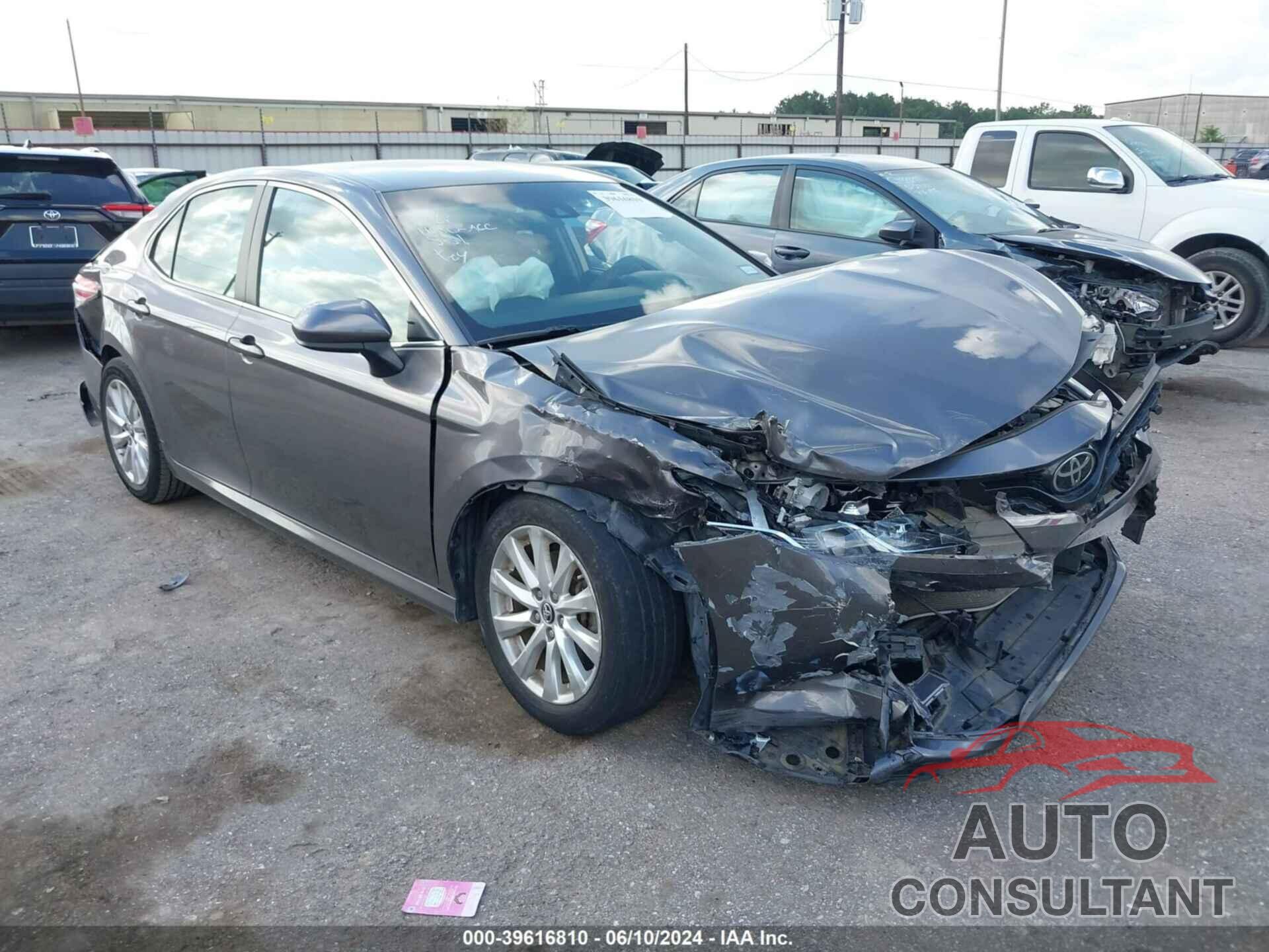 TOYOTA CAMRY 2018 - 4T1B11HK4JU529703