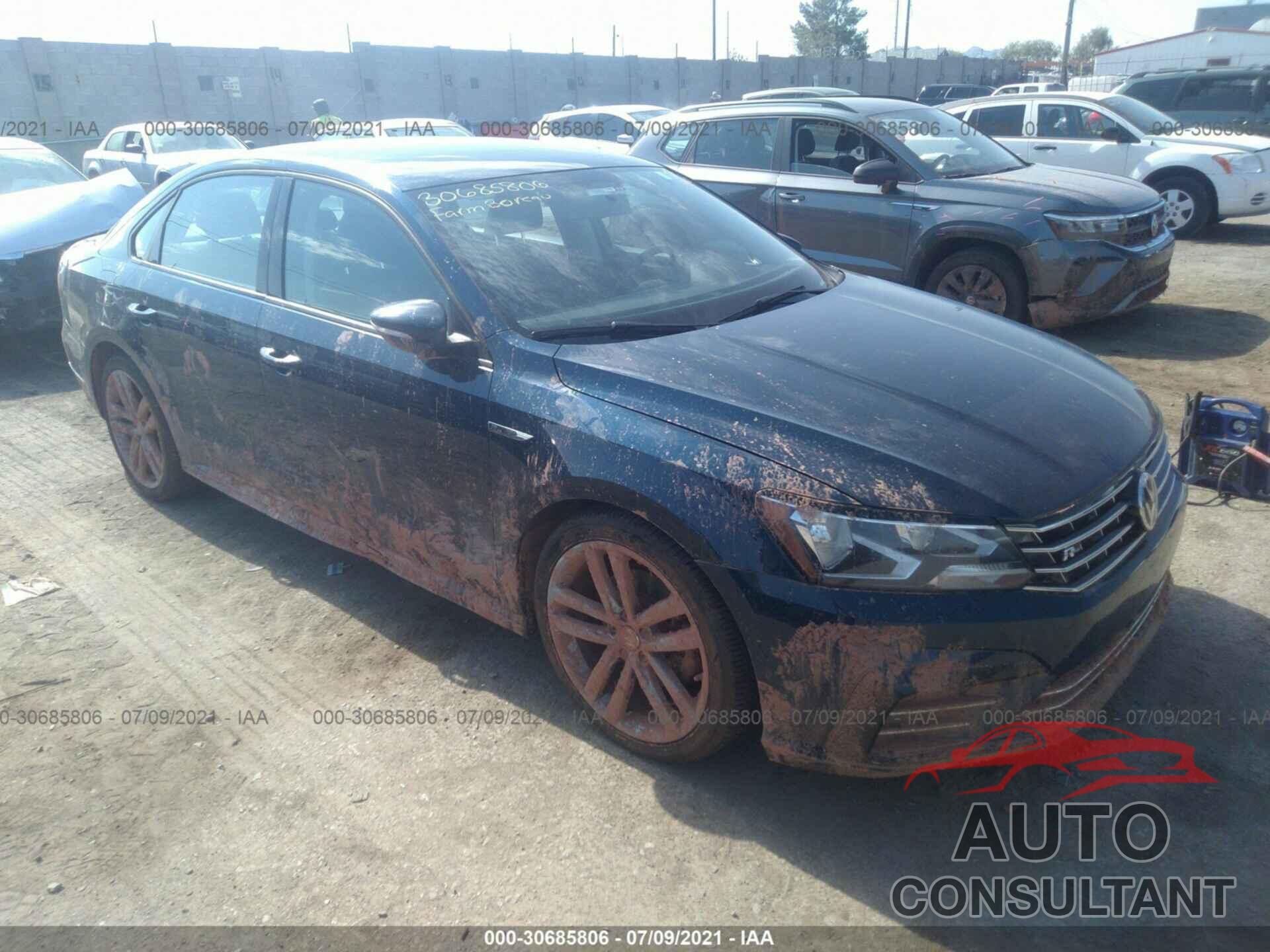 VOLKSWAGEN PASSAT 2018 - 1VWAA7A30JC017347