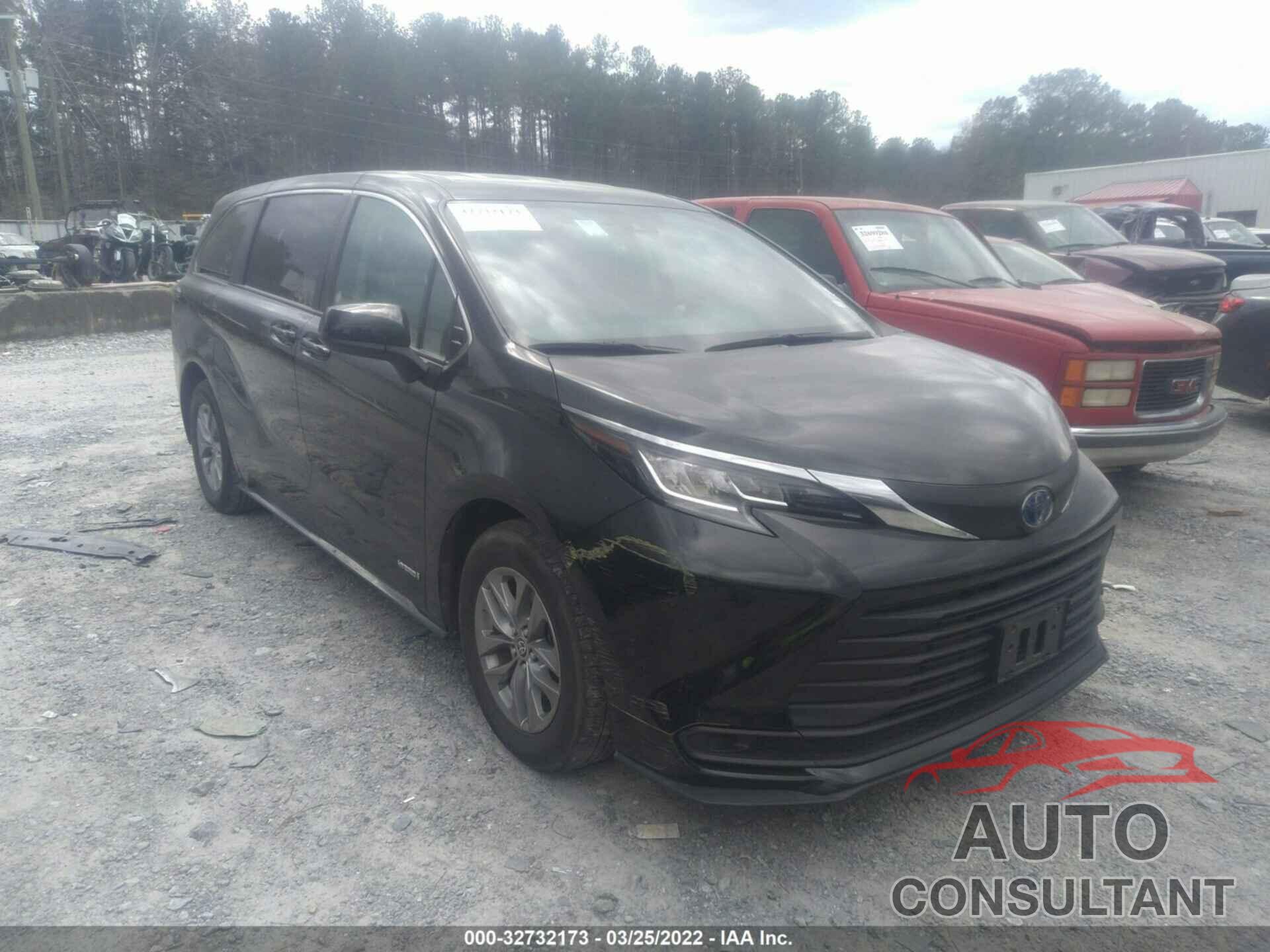 TOYOTA SIENNA 2021 - 5TDKRKEC2MS027944