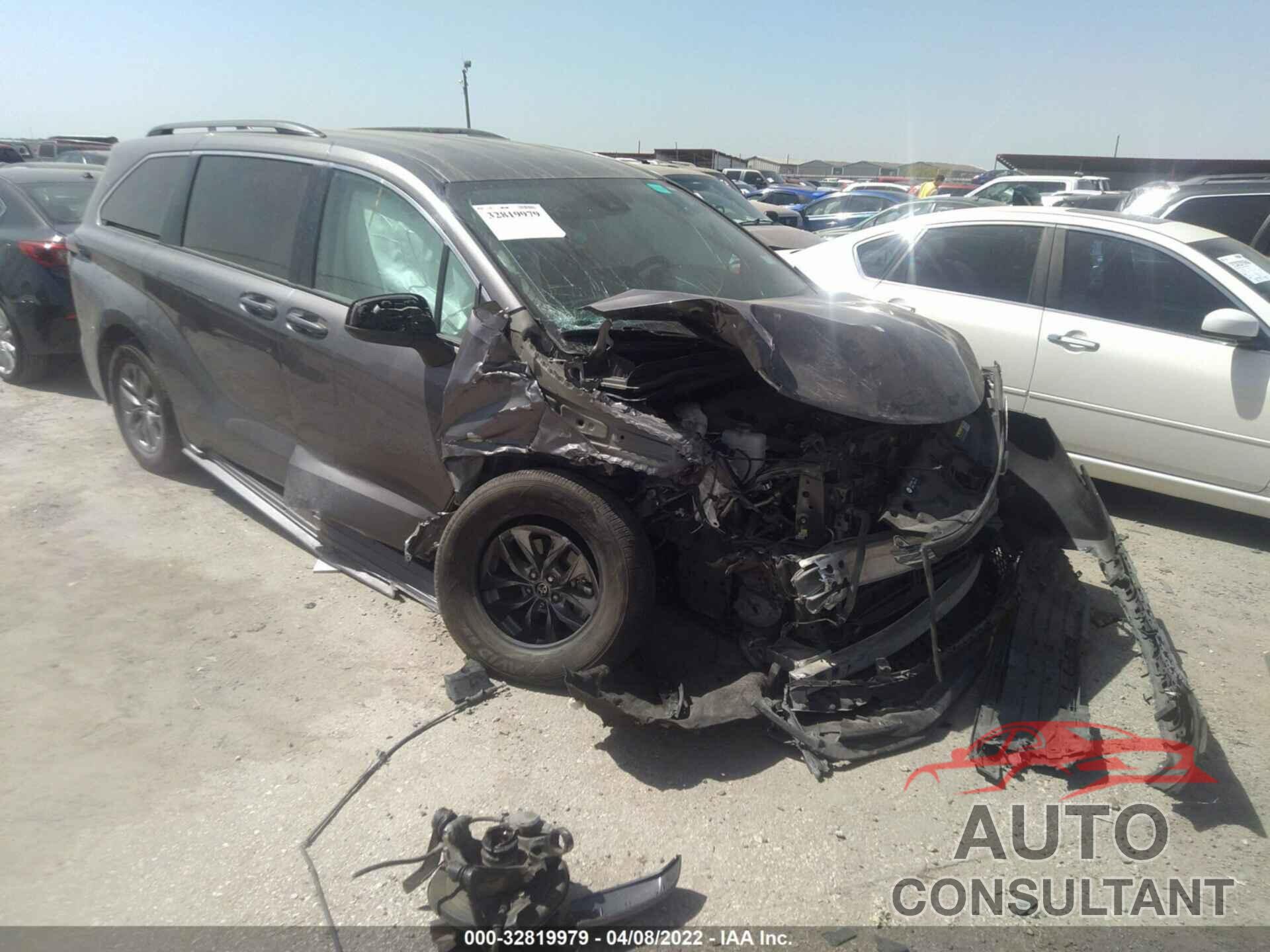 TOYOTA SIENNA 2021 - 5TDKRKEC9MS004967