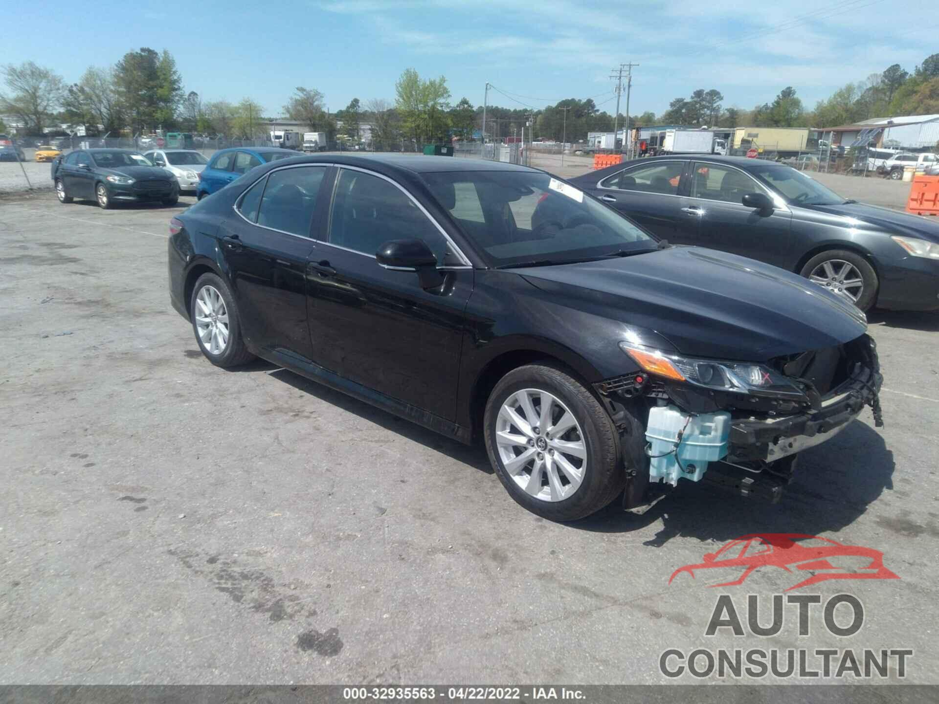 TOYOTA CAMRY 2018 - 4T1B11HK0JU112840