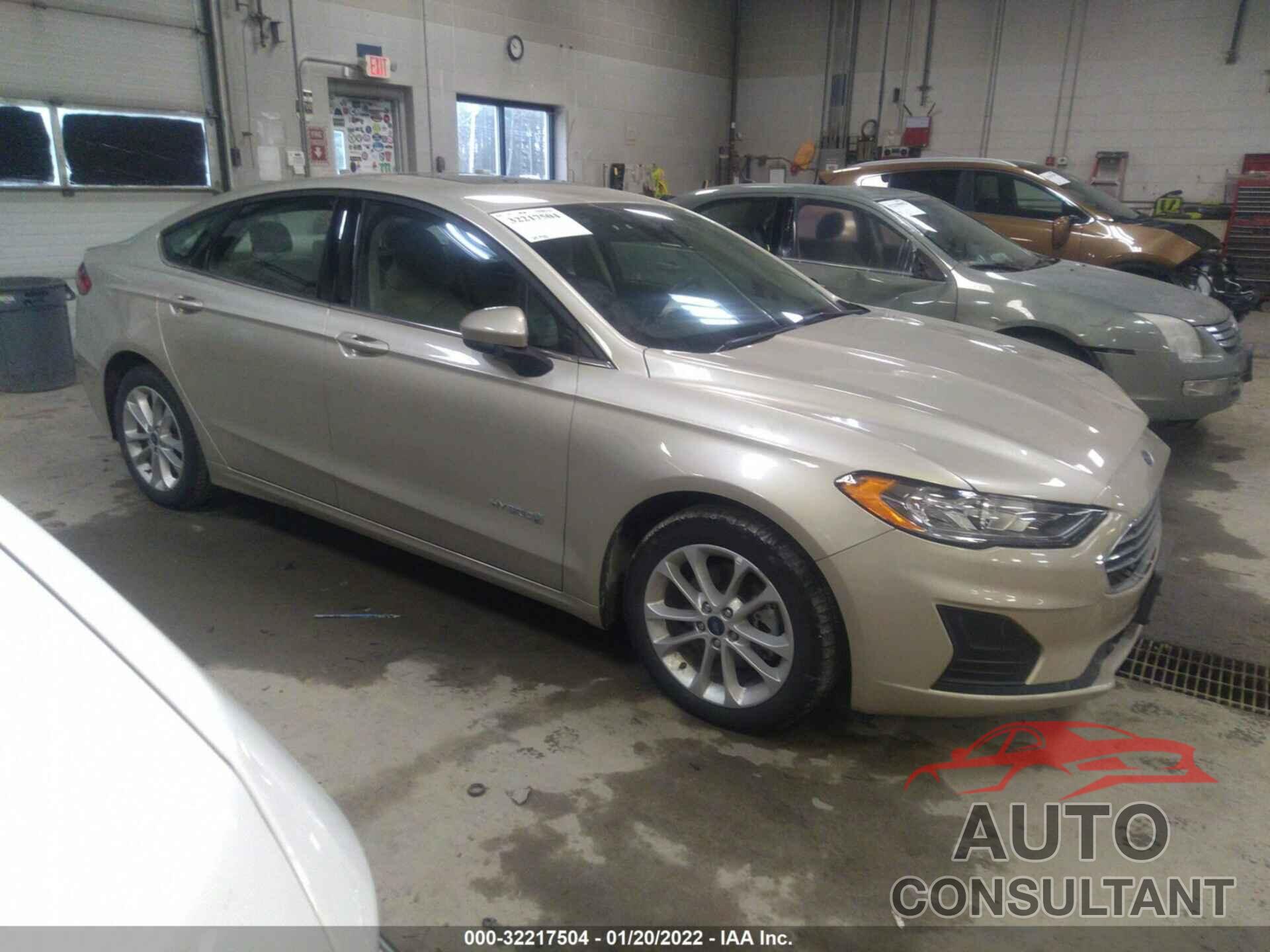 FORD FUSION HYBRID 2019 - 3FA6P0LU4KR187384