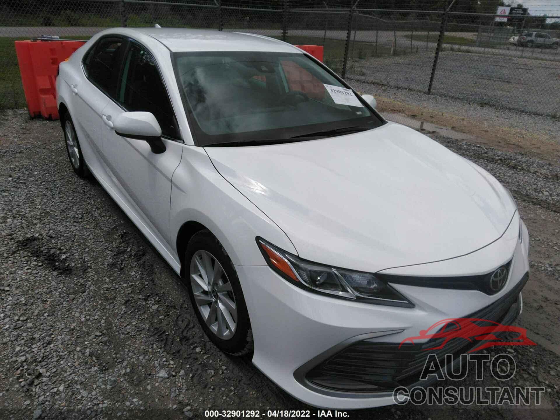 TOYOTA CAMRY 2022 - 4T1C11AK0NU004996
