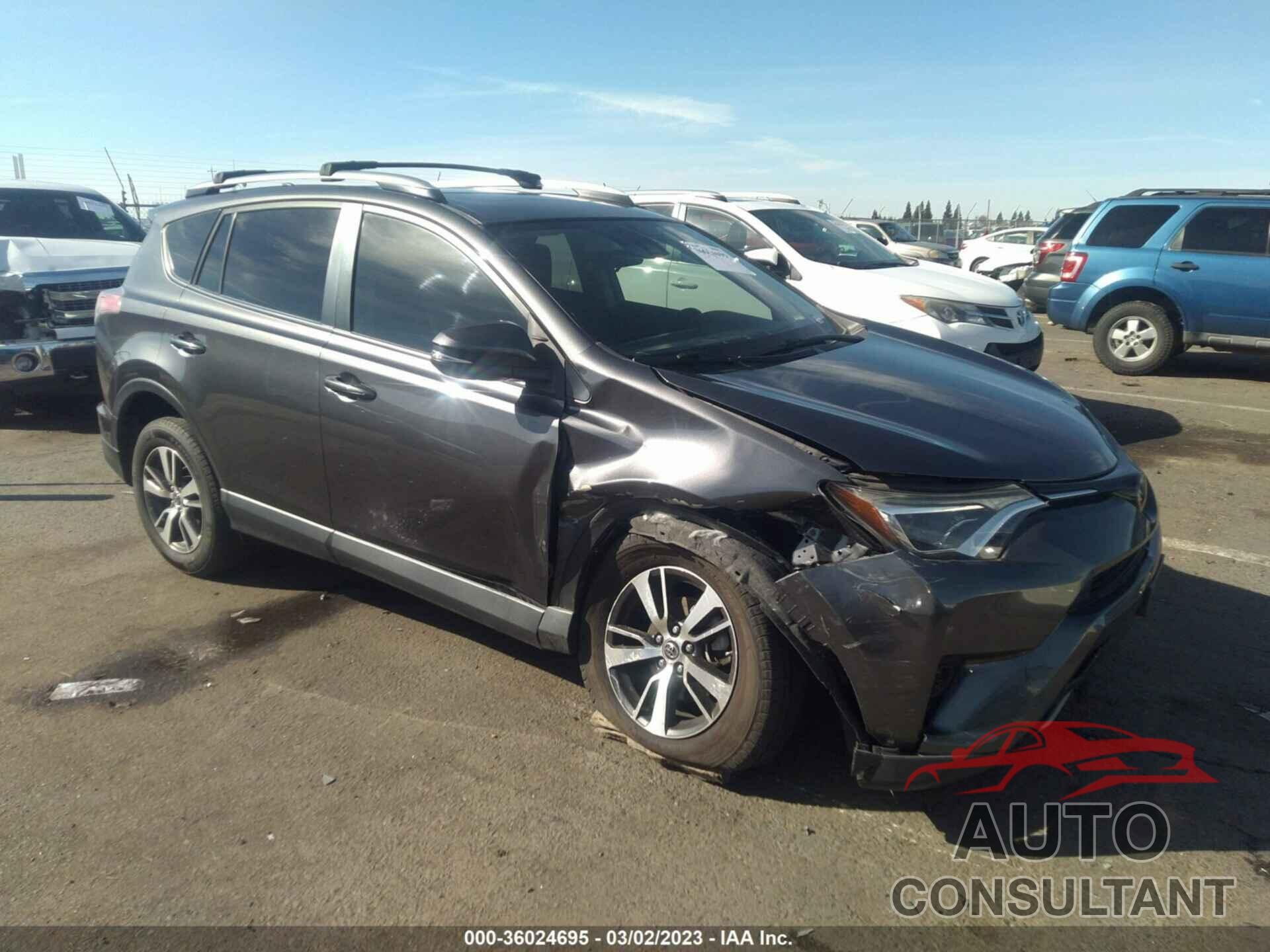 TOYOTA RAV4 2017 - JTMRFREV0HJ708706