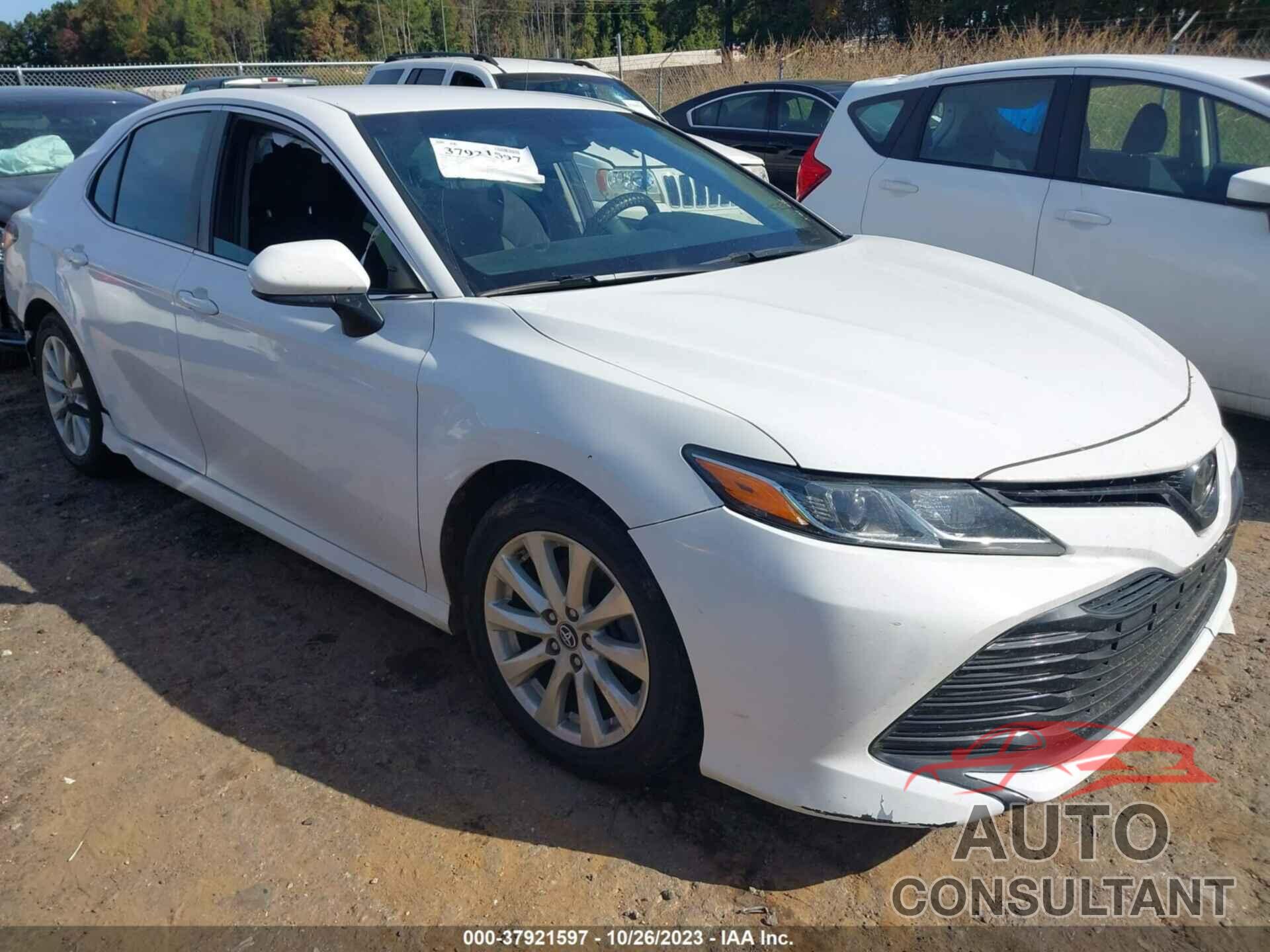 TOYOTA CAMRY 2018 - 4T1B11HK6JU073512