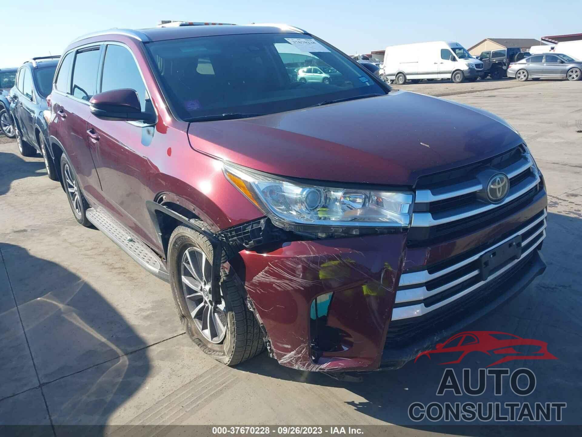 TOYOTA HIGHLANDER 2018 - 5TDKZRFH5JS264958