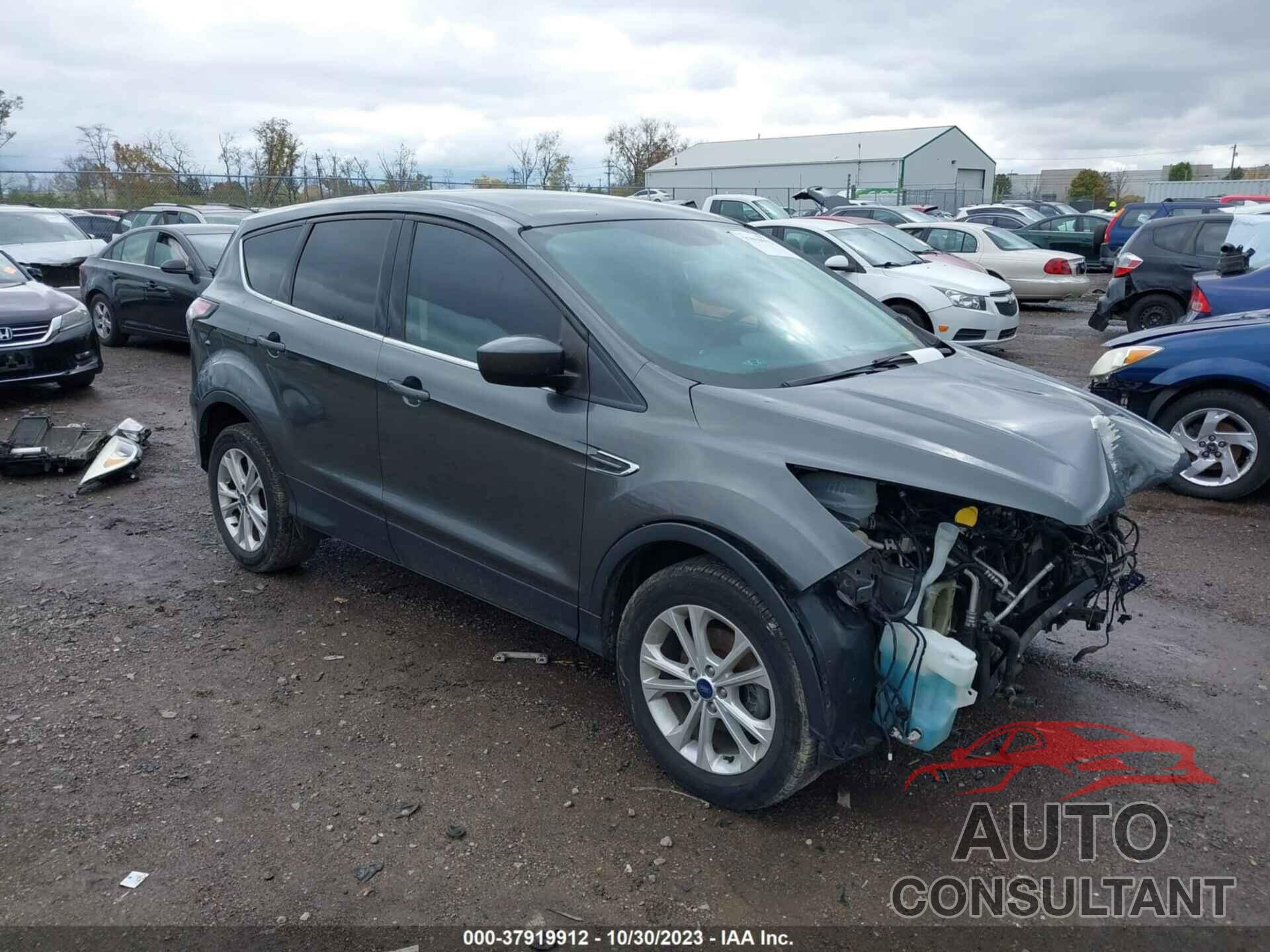 FORD ESCAPE 2017 - 1FMCU0GD4HUA91140