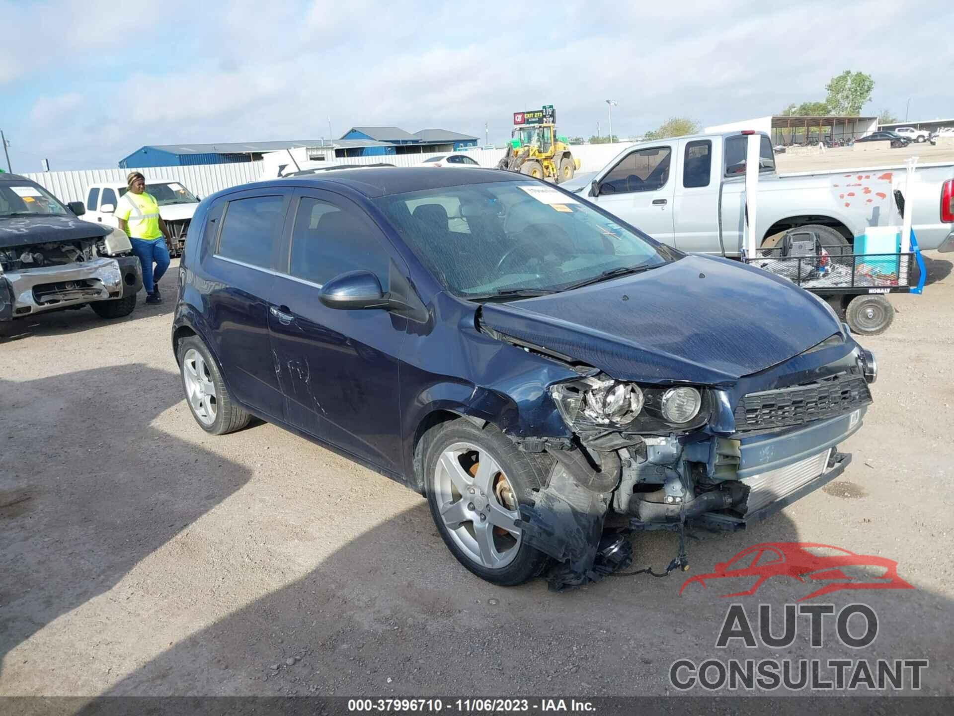 CHEVROLET SONIC 2016 - 1G1JE6SB9G4137943