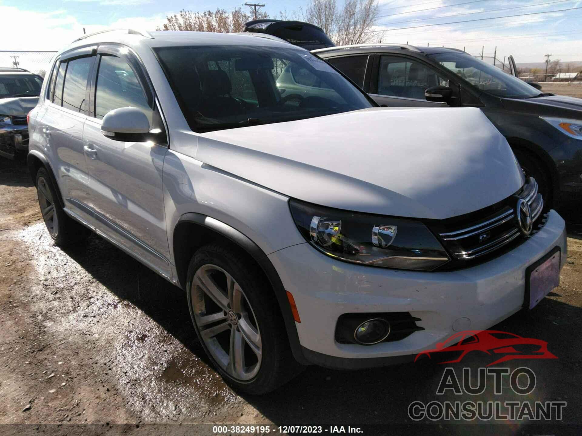 VOLKSWAGEN TIGUAN 2016 - WVGAV7AX3GW008476