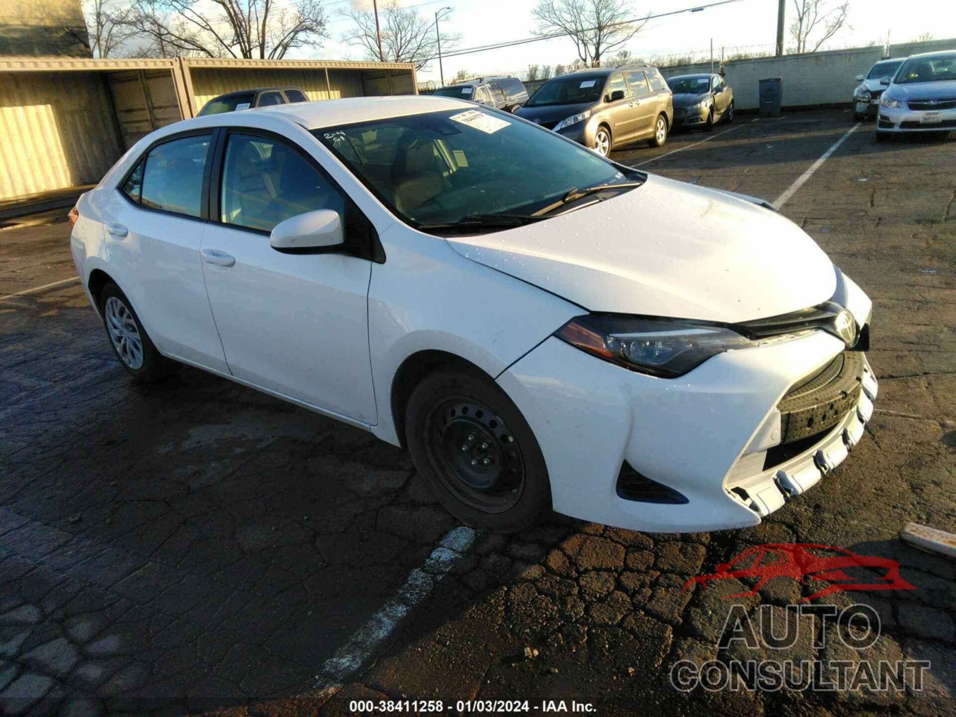 TOYOTA COROLLA 2018 - 5YFBURHE6JP766968