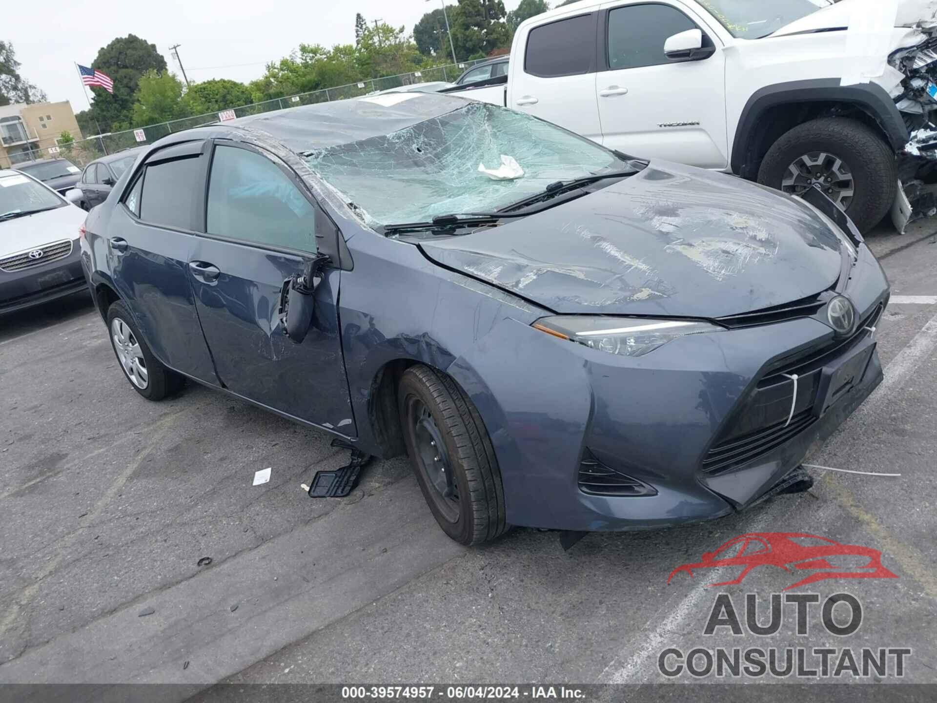 TOYOTA COROLLA 2018 - 5YFBURHEXJP814360