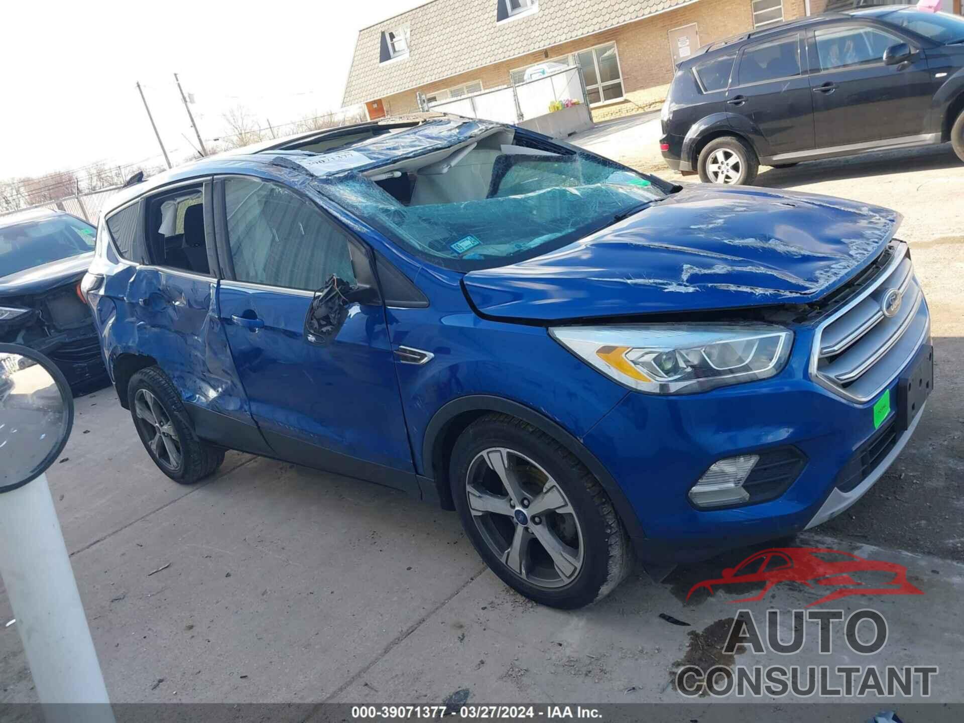 FORD ESCAPE 2017 - 1FMCU0GD5HUC74580