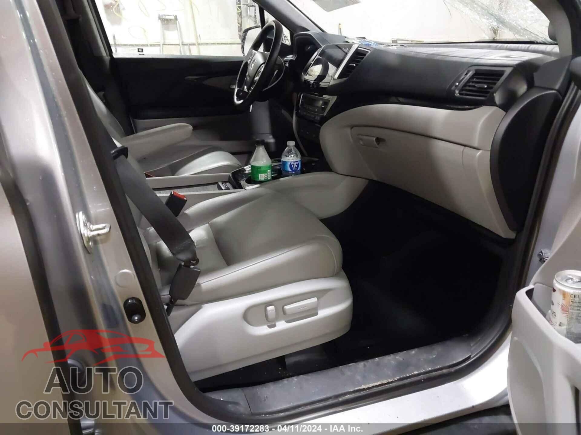 HONDA PILOT 2017 - 5FNYF6H94HB003486