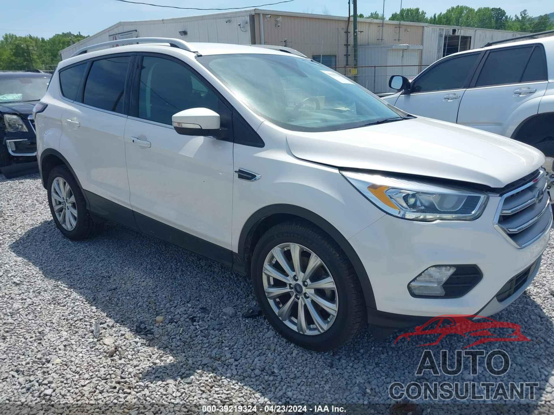 FORD ESCAPE 2017 - 1FMCU0JD8HUA18863