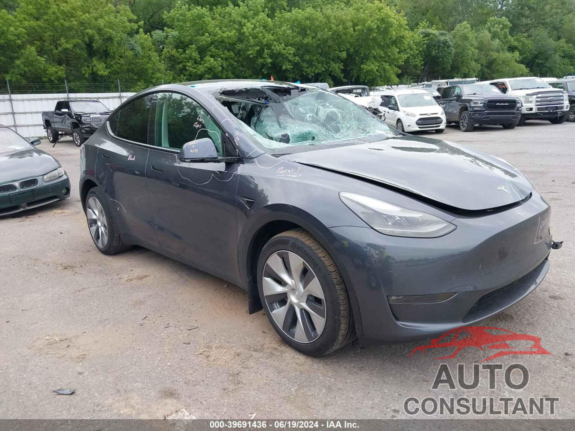 TESLA MODEL Y 2023 - 7SAYGDEE7PF754490