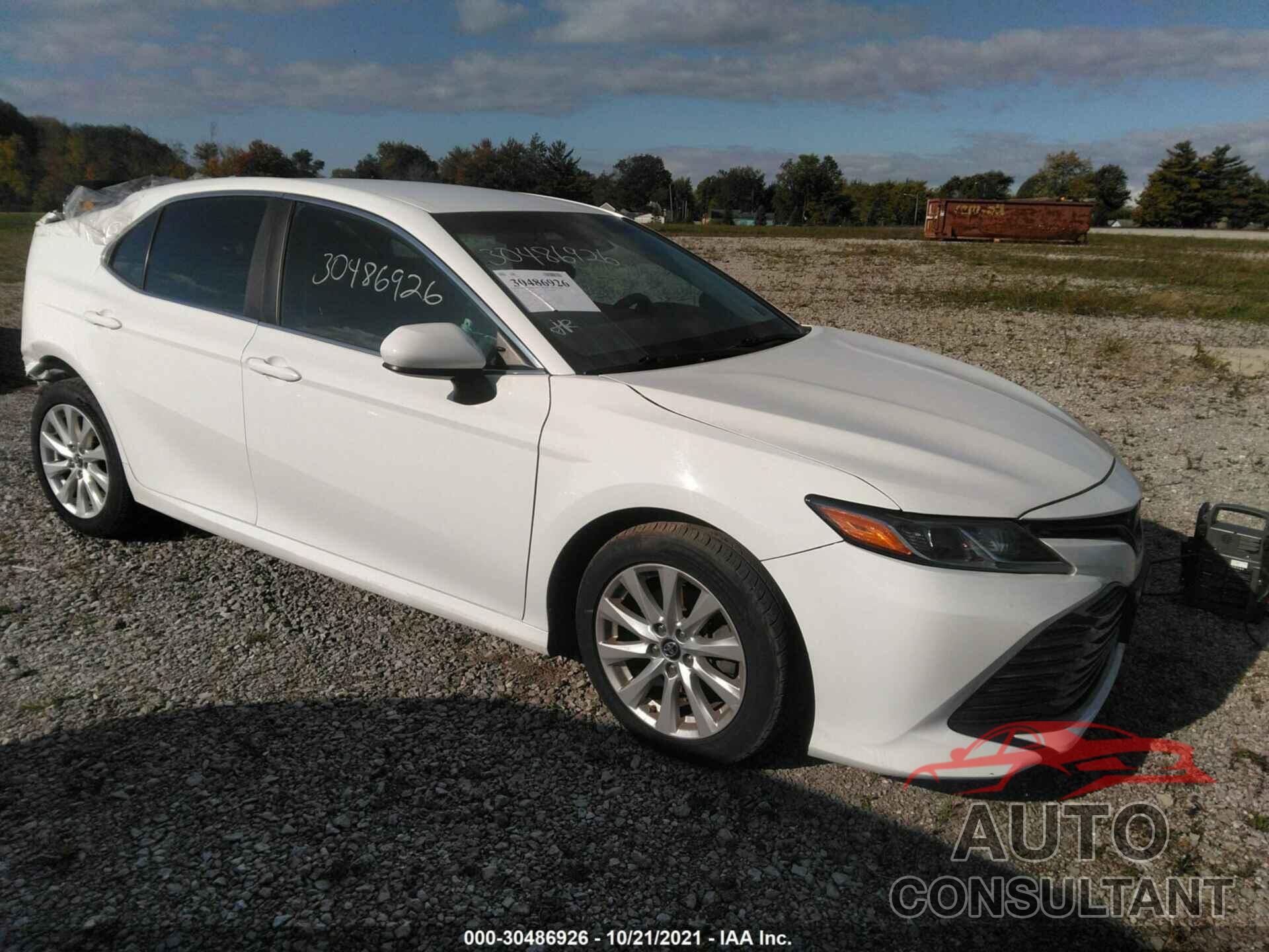 TOYOTA CAMRY 2018 - 4T1B11HK4JU005189