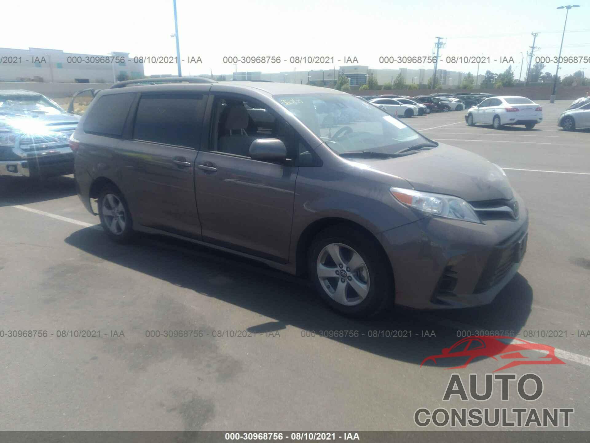 TOYOTA SIENNA 2018 - 5TDKZ3DC4JS952597