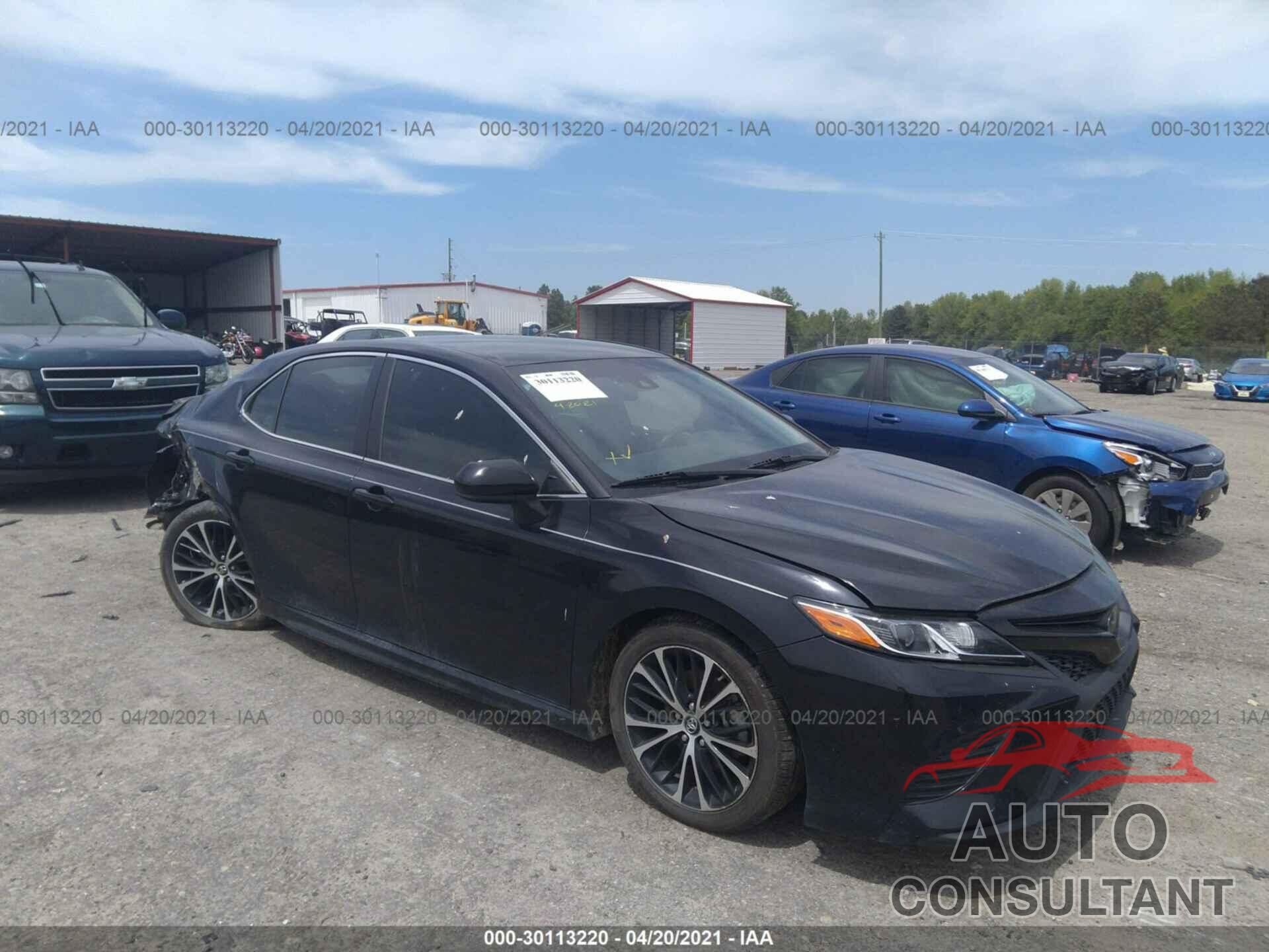 TOYOTA CAMRY 2018 - 4T1B11HK1JU585856