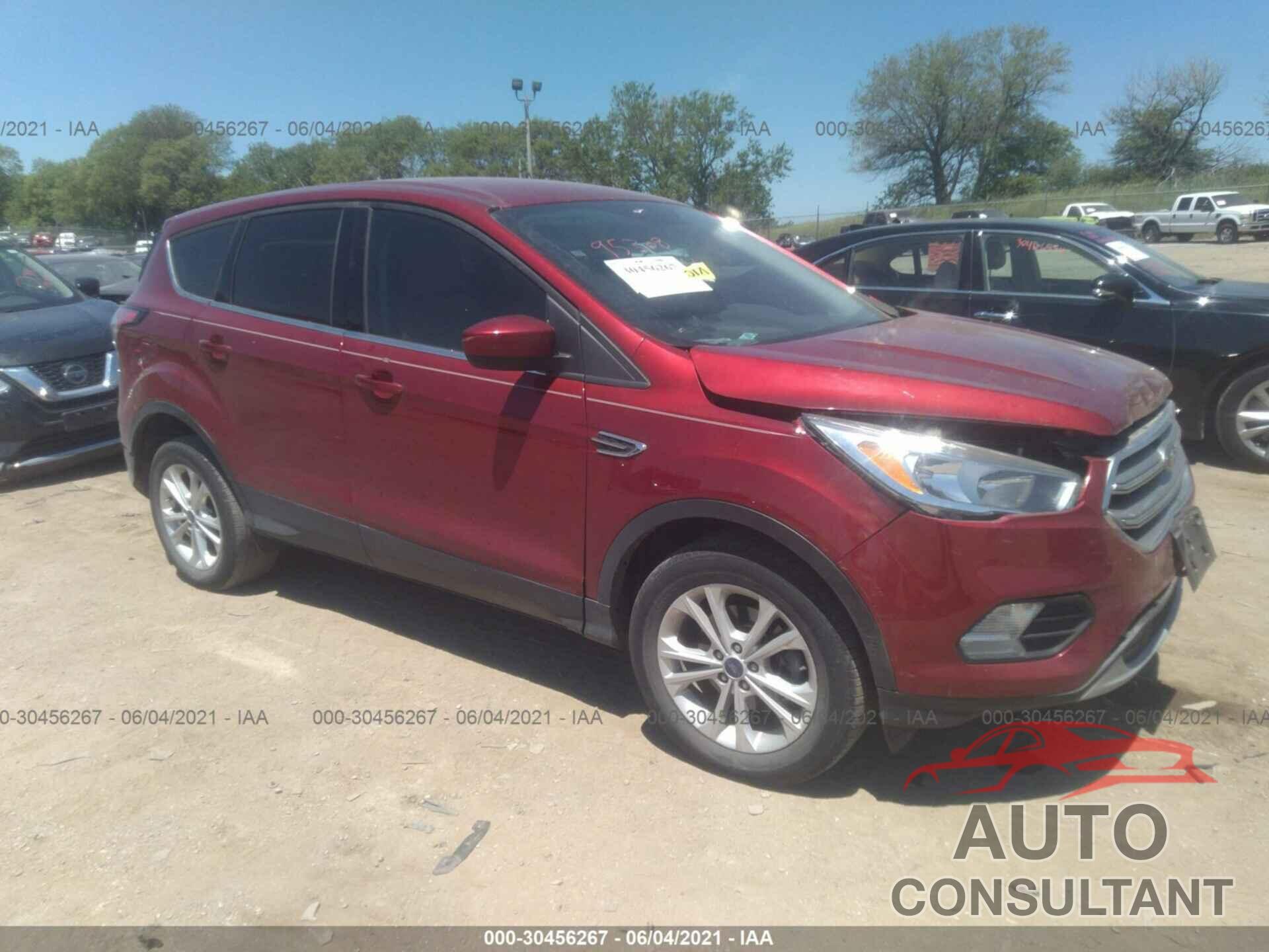 FORD ESCAPE 2017 - 1FMCU0GDXHUC25228