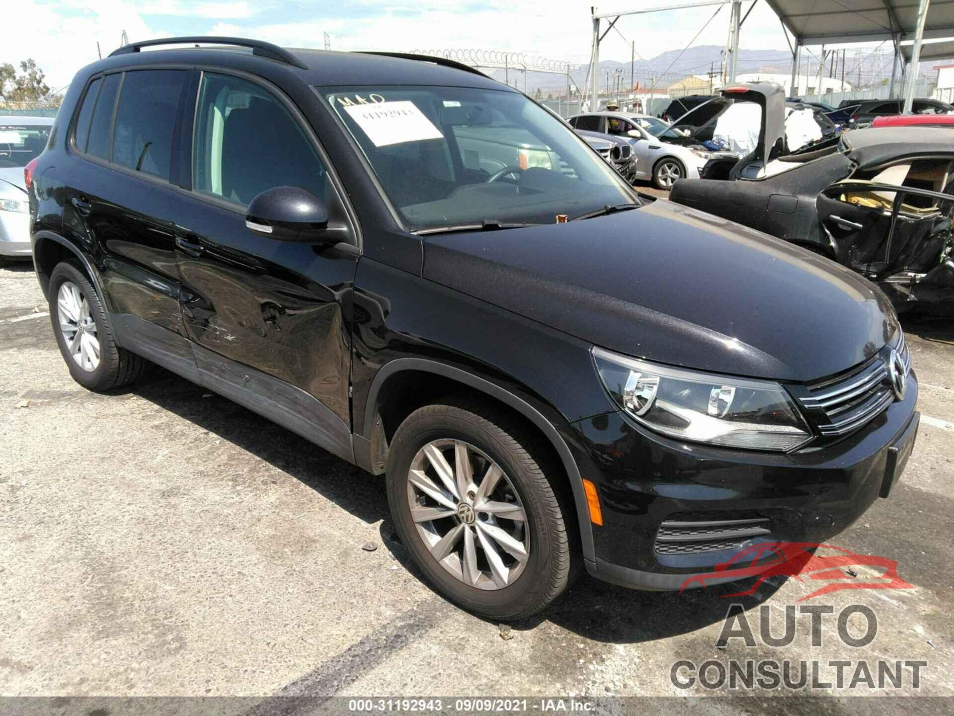 VOLKSWAGEN TIGUAN 2017 - WVGAV7AX9HK048456