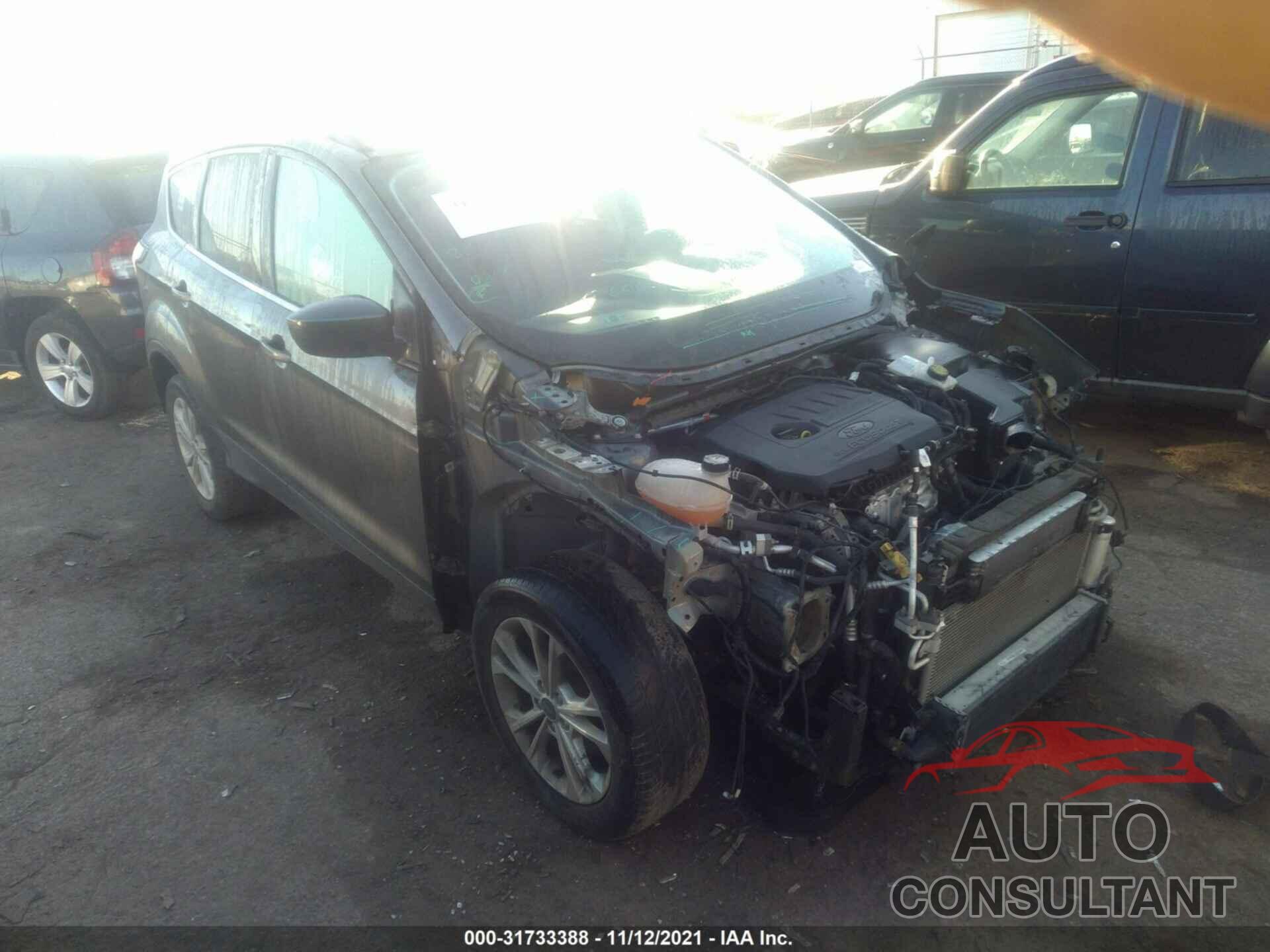 FORD ESCAPE 2017 - 1FMCU0GD6HUC22522