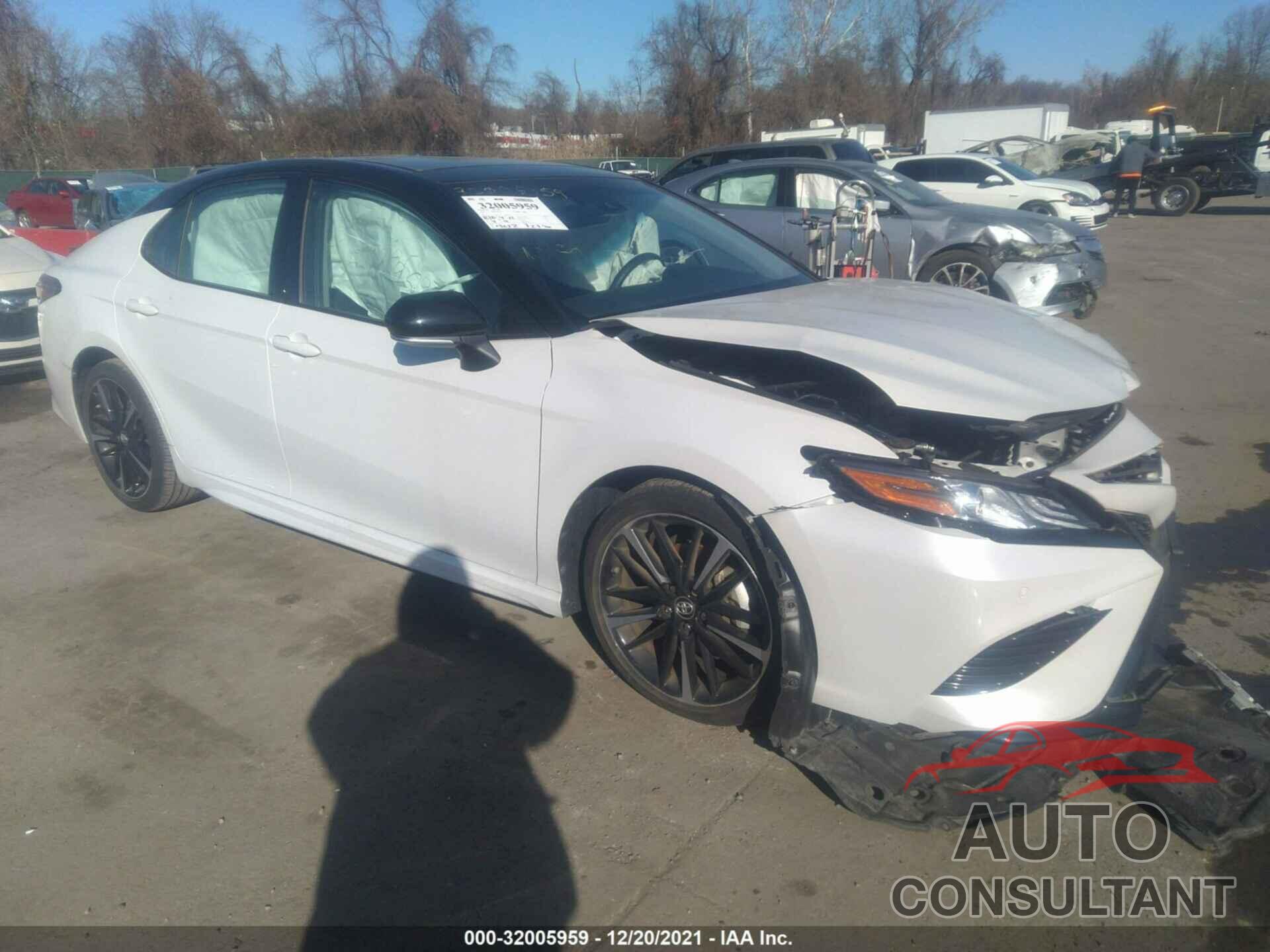 TOYOTA CAMRY 2018 - 4T1B61HK5JU040275