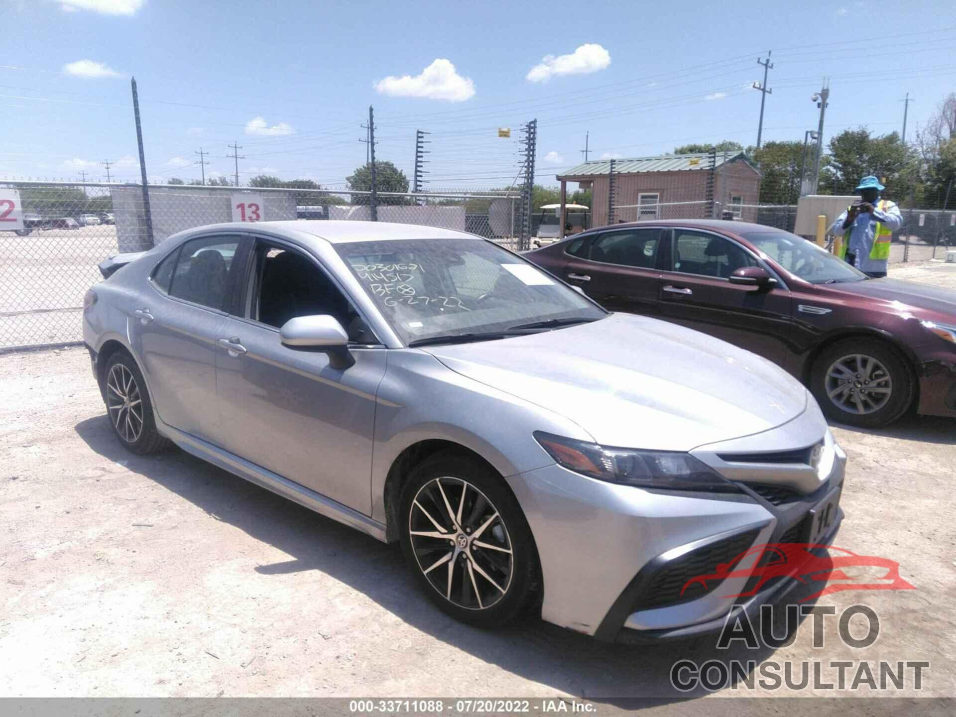 TOYOTA CAMRY 2021 - 4T1G11AK7MU414517
