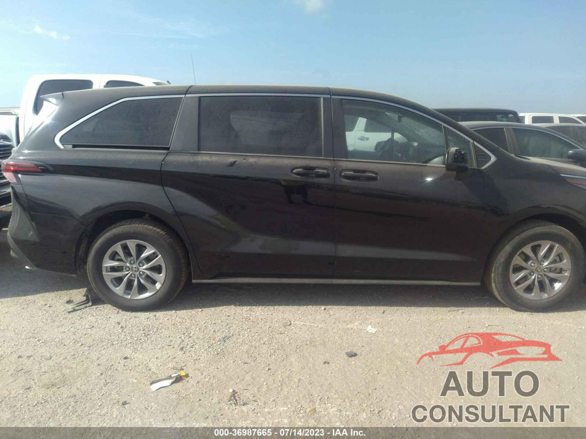 TOYOTA SIENNA 2022 - 5TDKRKEC8NS090581