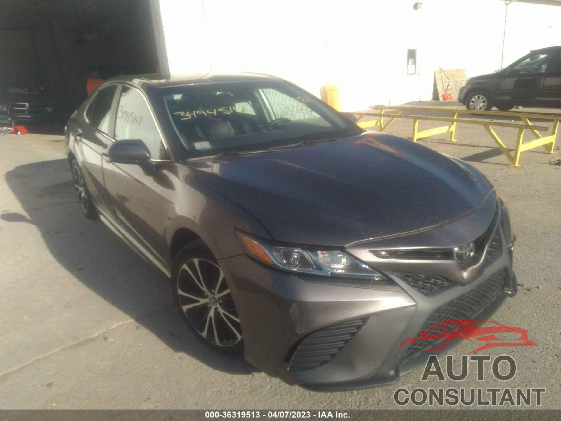 TOYOTA CAMRY 2018 - 4T1B11HK0JU120355