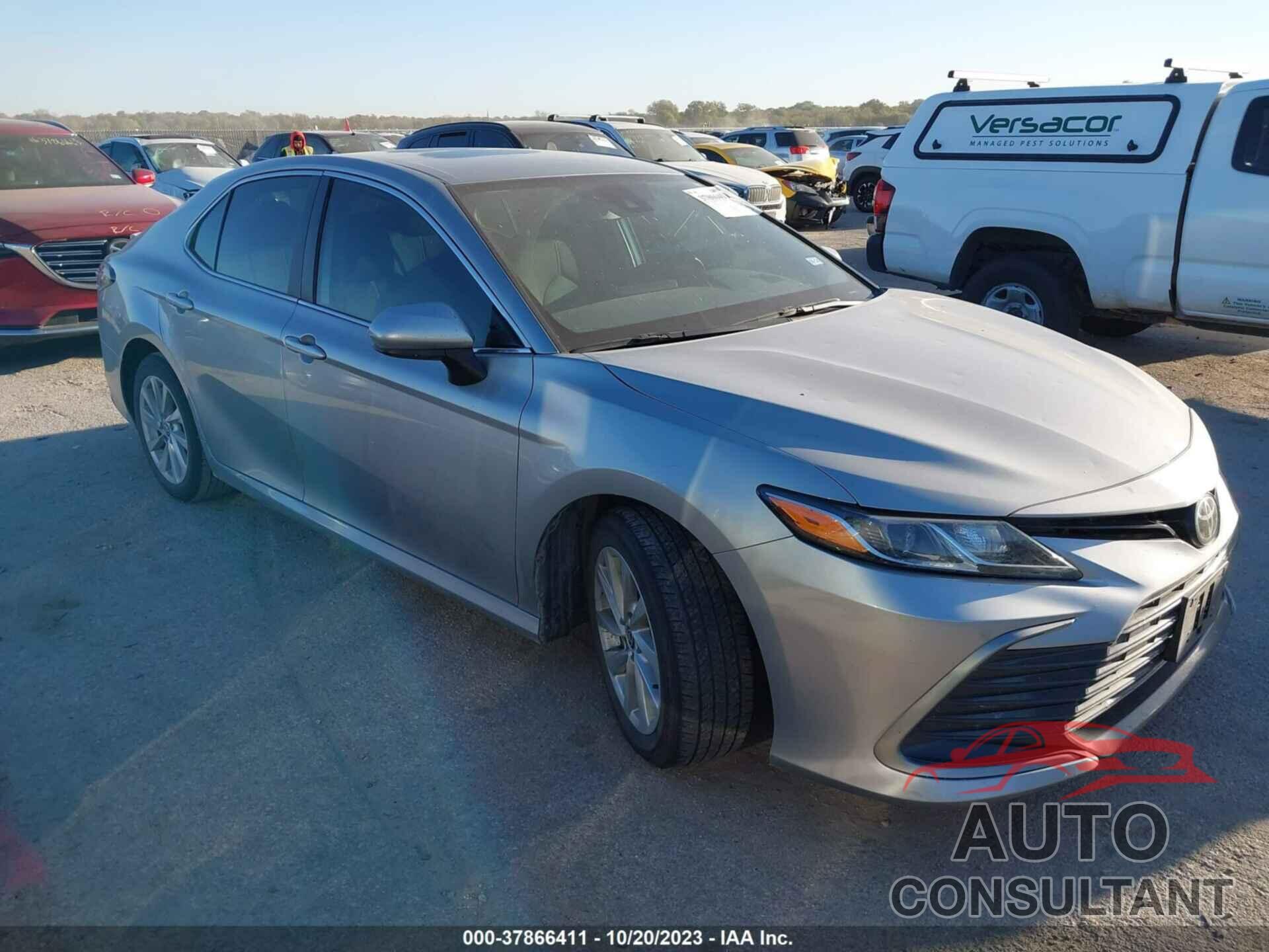 TOYOTA CAMRY 2022 - 4T1C11AK8NU060622