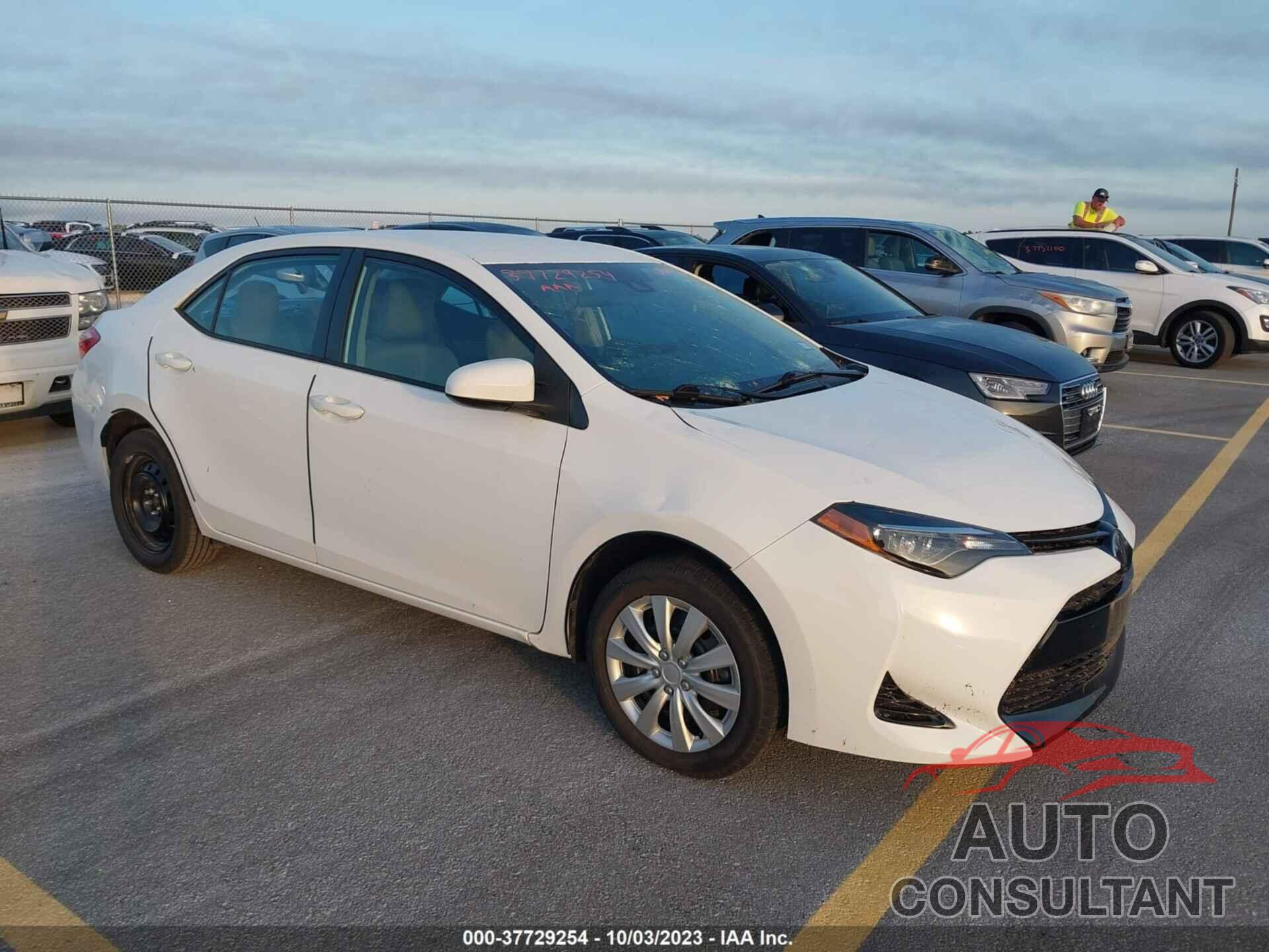 TOYOTA COROLLA 2018 - 5YFBURHE1JP806017