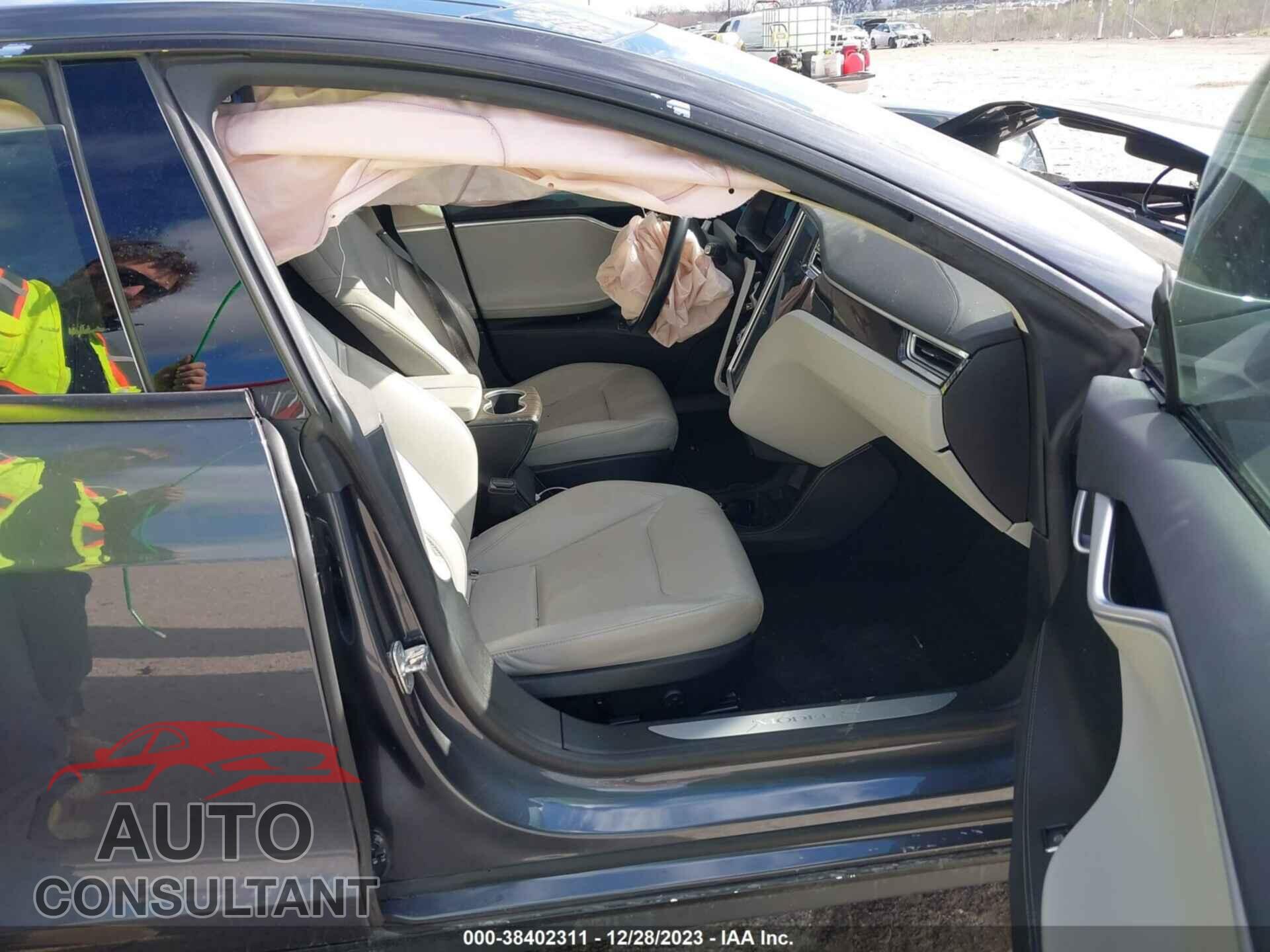 TESLA MODEL S 2015 - 5YJSA1E25FF116648