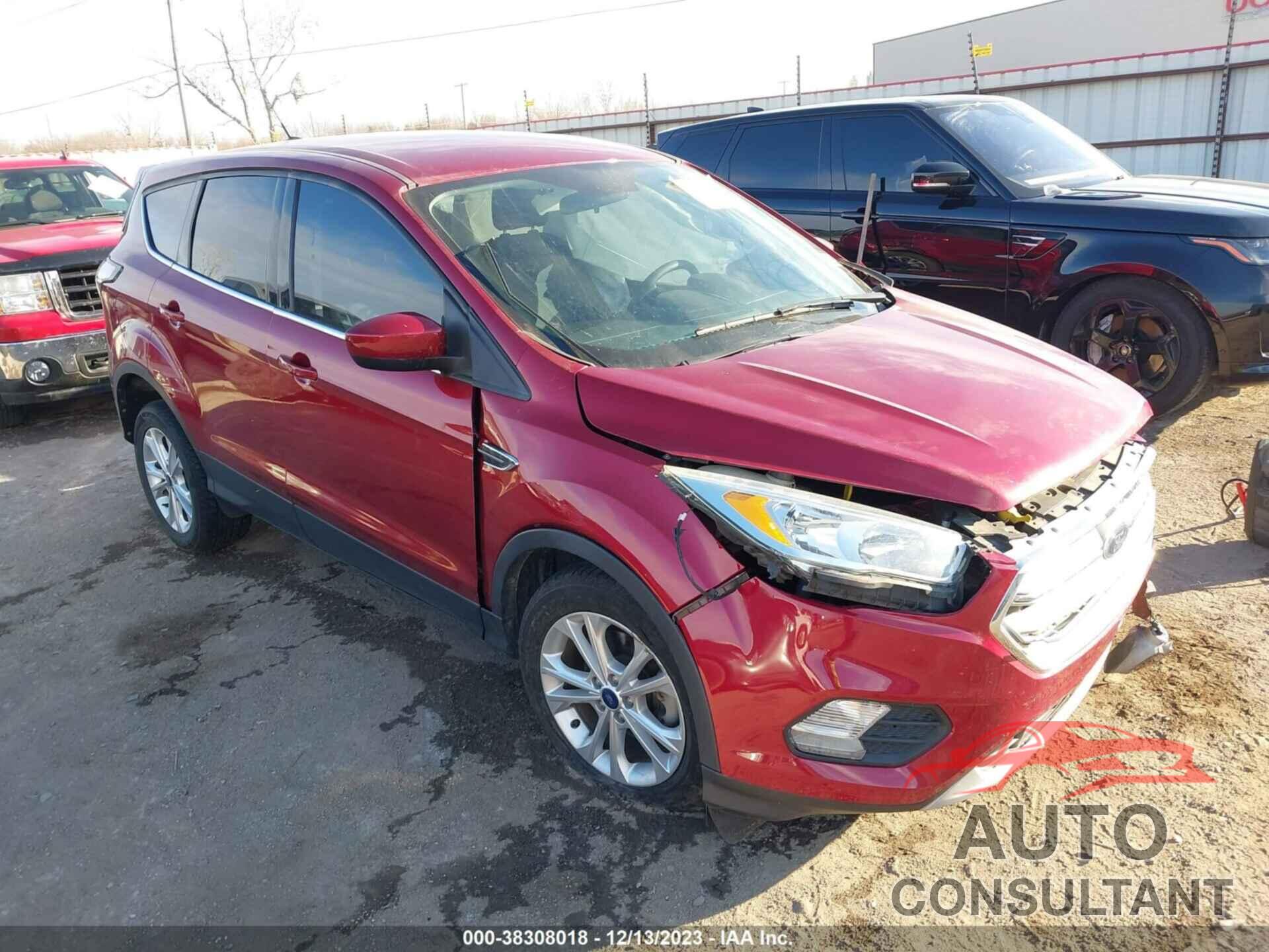 FORD ESCAPE 2017 - 1FMCU0GD3HUC13857