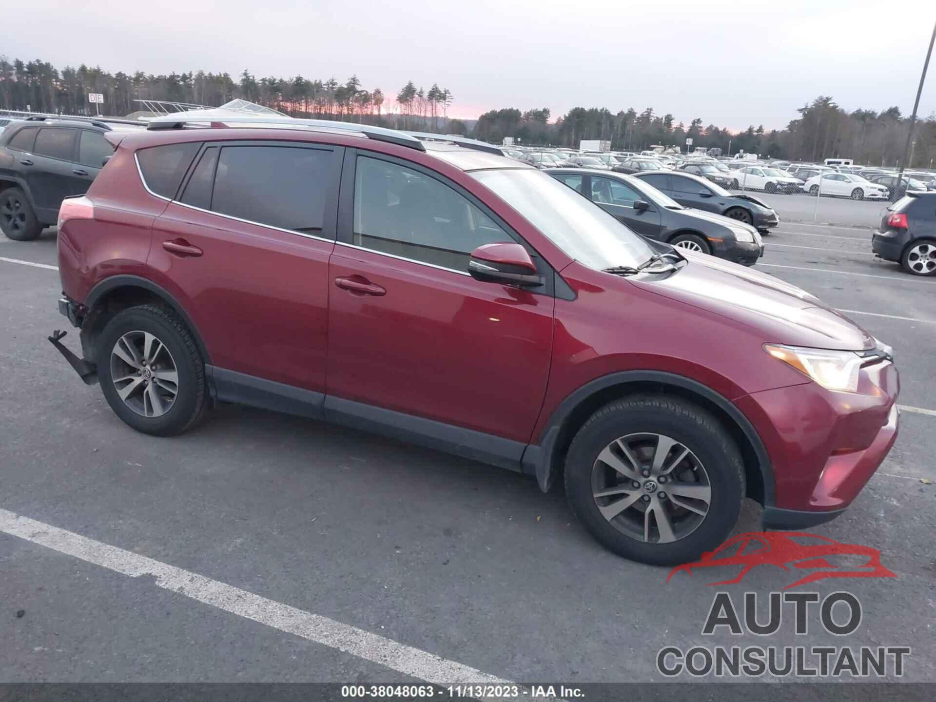 TOYOTA RAV4 2018 - JTMRFREV5JD240573