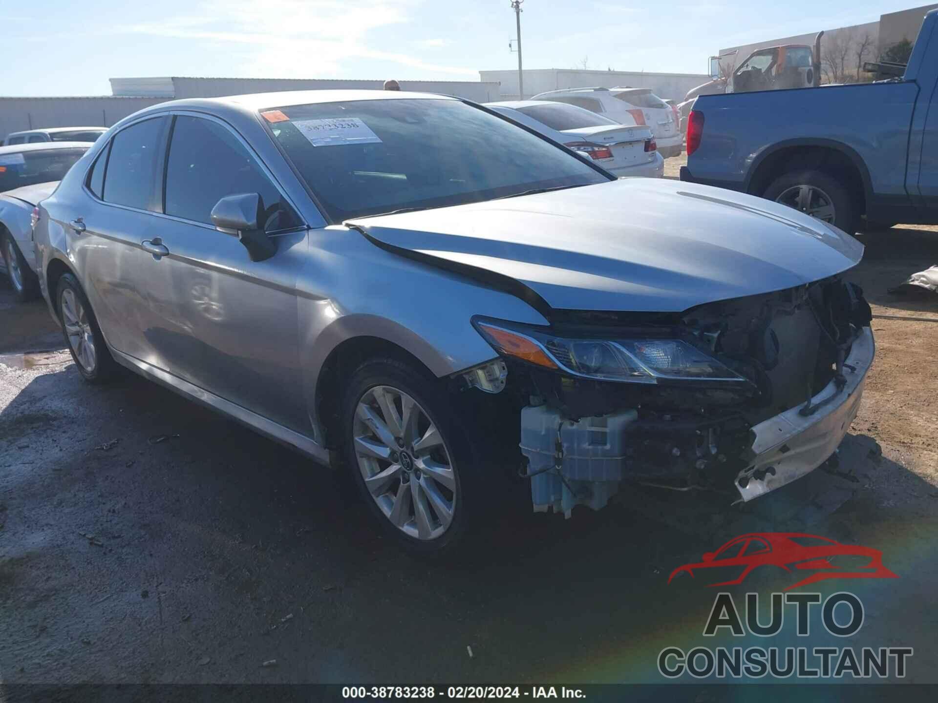 TOYOTA CAMRY 2018 - 4T1B11HK0JU103118