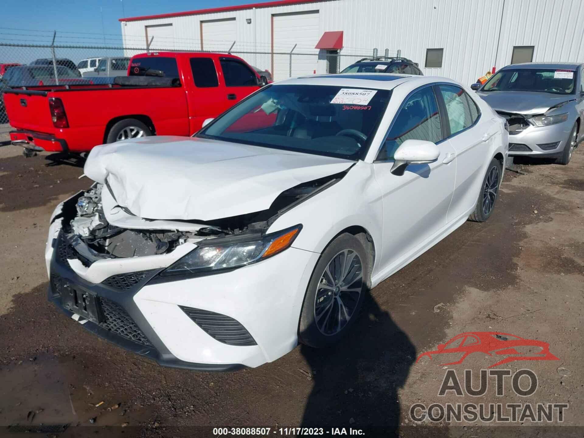 TOYOTA CAMRY 2018 - 4T1B11HK9JU653112