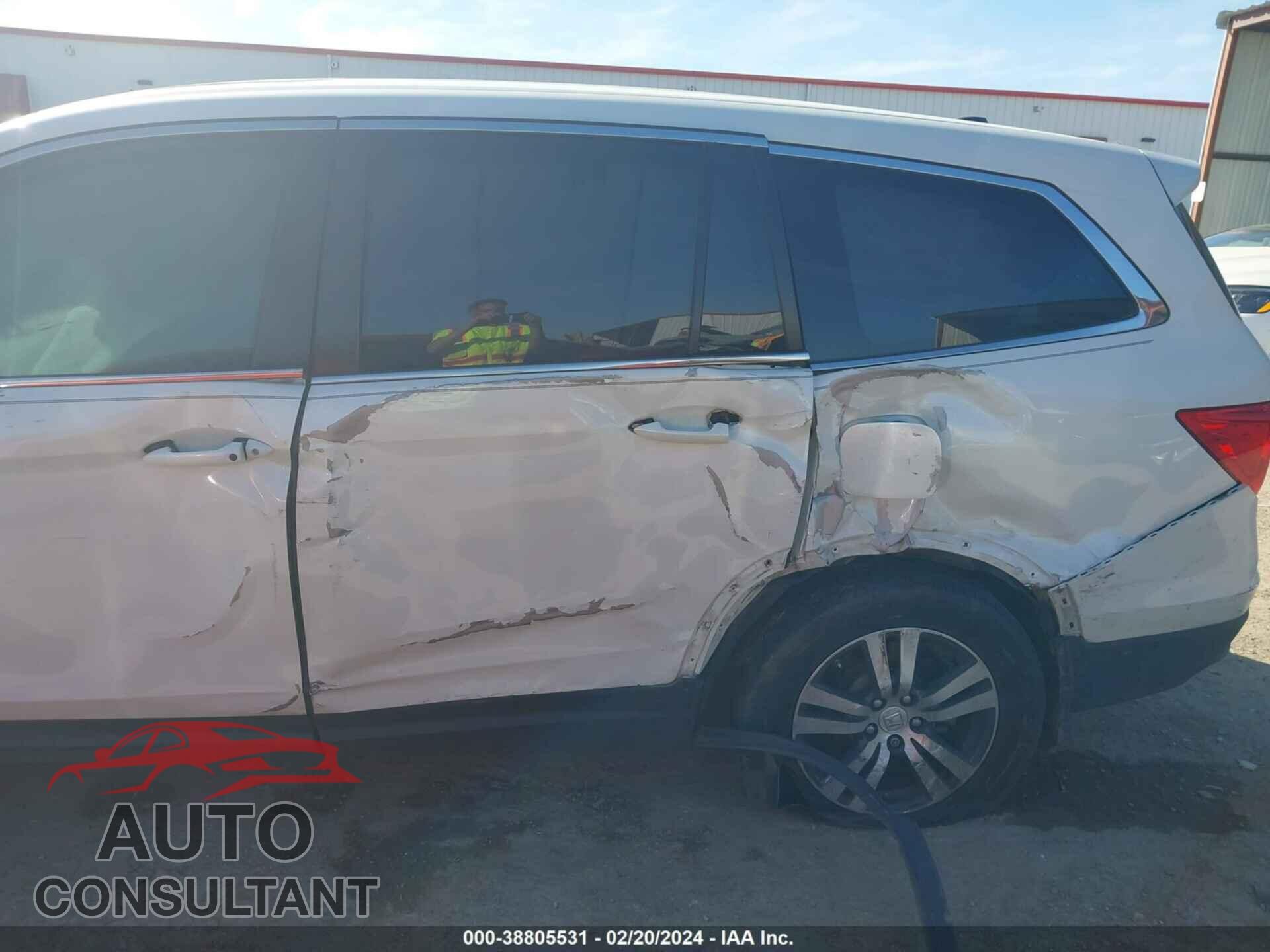 HONDA PILOT 2017 - 5FNYF5H56HB036237