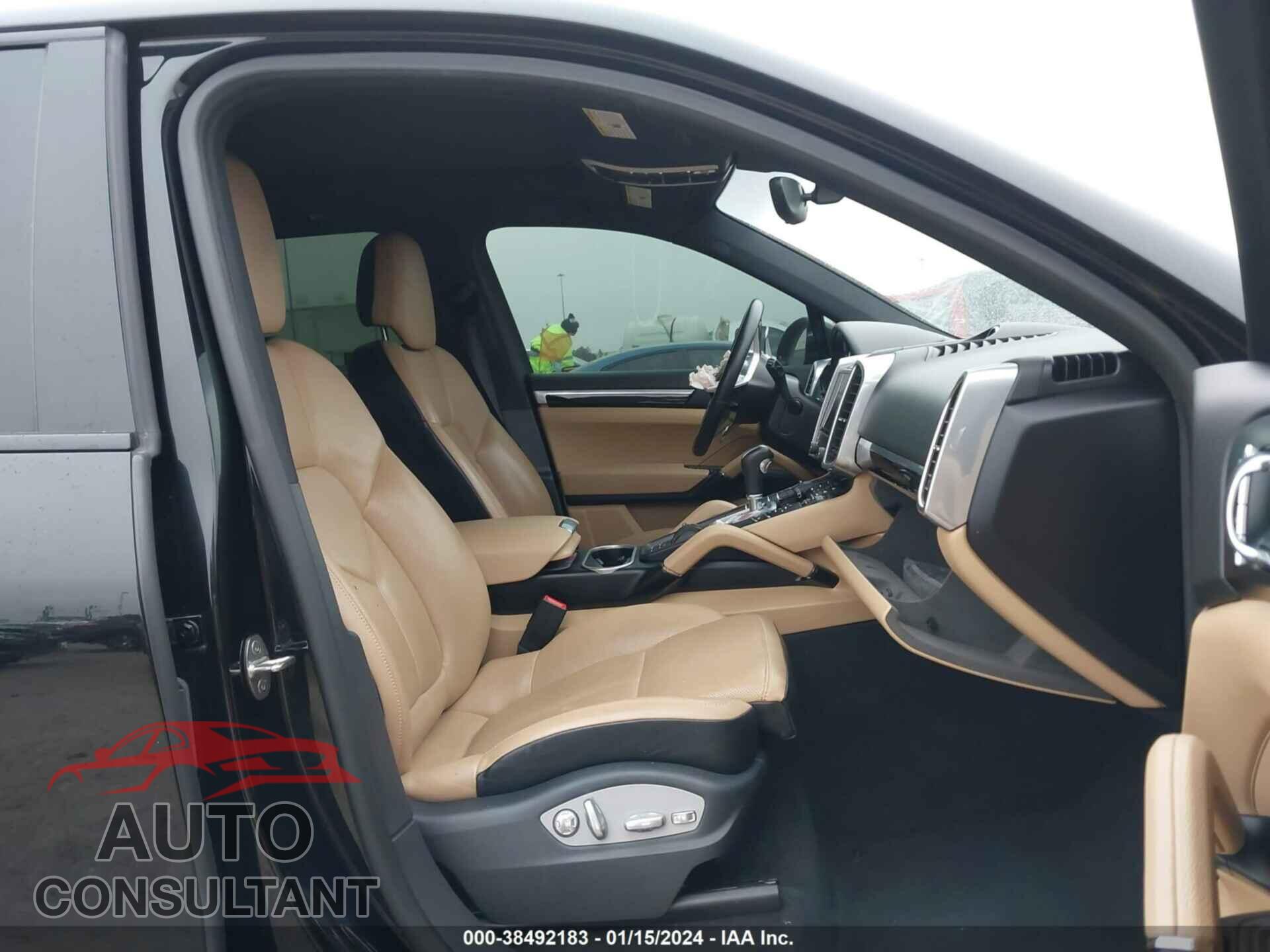 PORSCHE CAYENNE 2017 - WP1AA2A25HKA87938