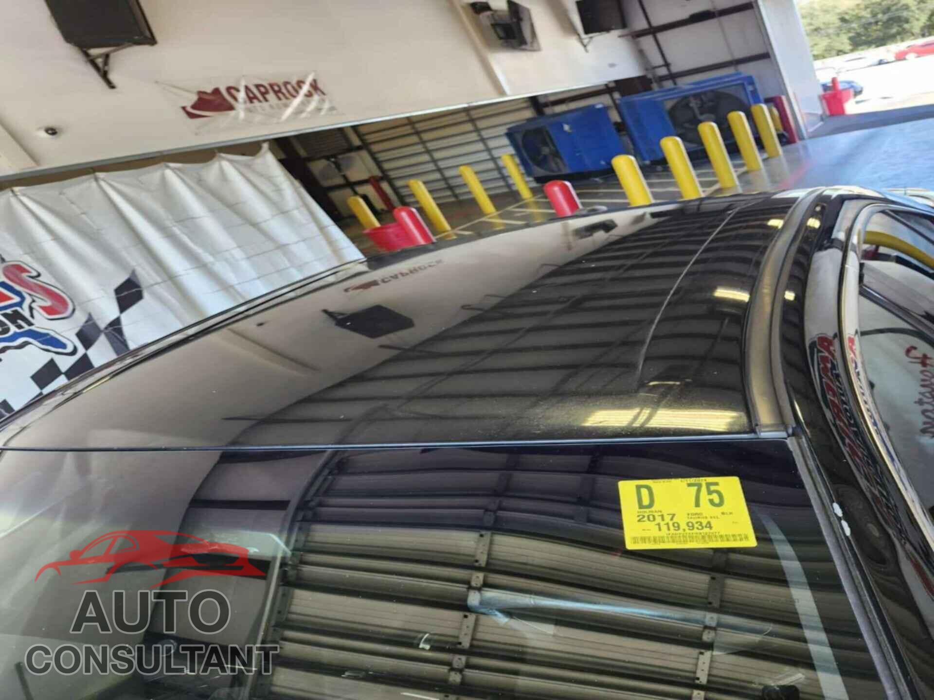 FORD TAURUS 2017 - 1FAHP2E88HG127077