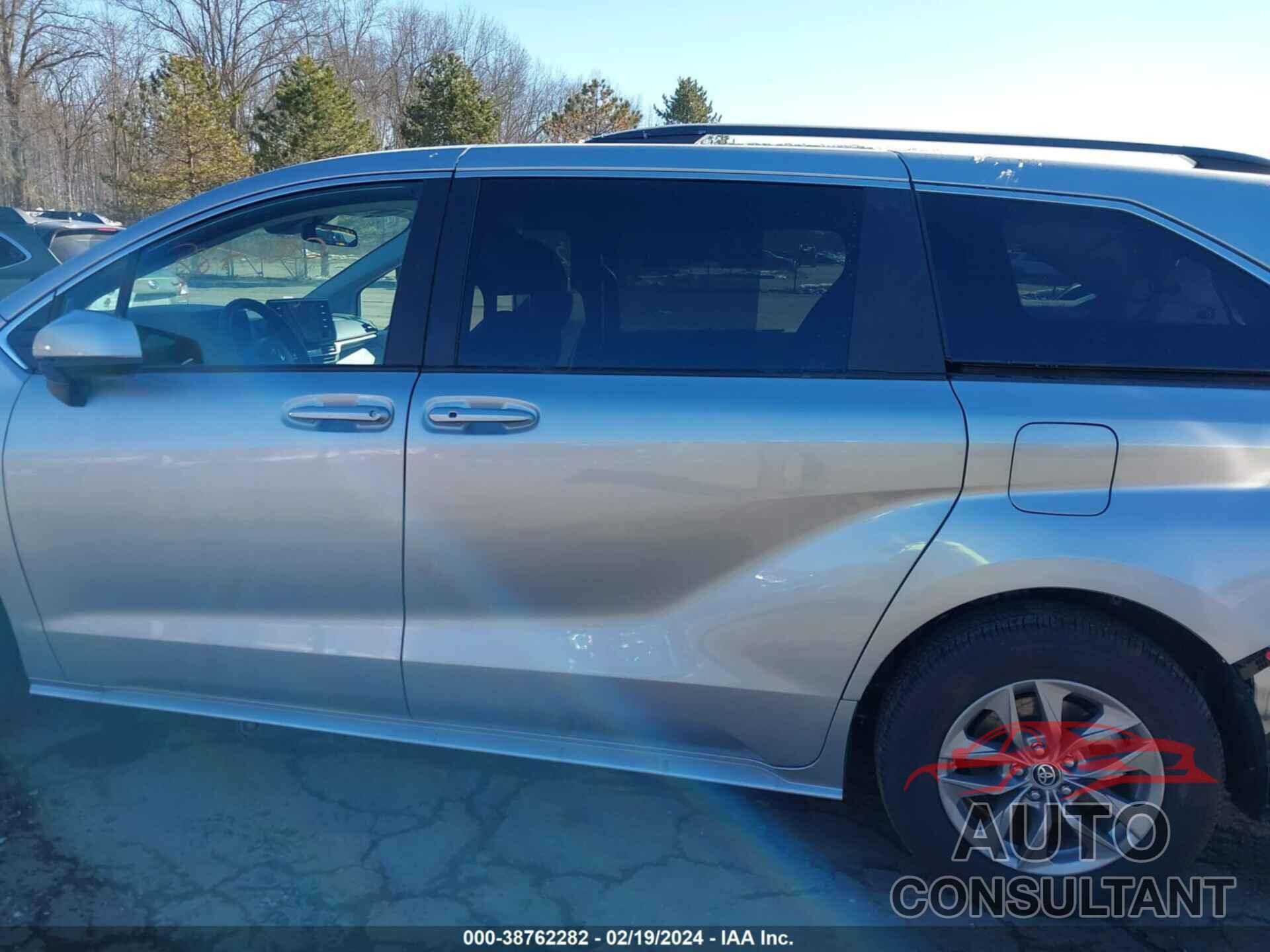 TOYOTA SIENNA 2023 - 5TDKRKEC8PS172751