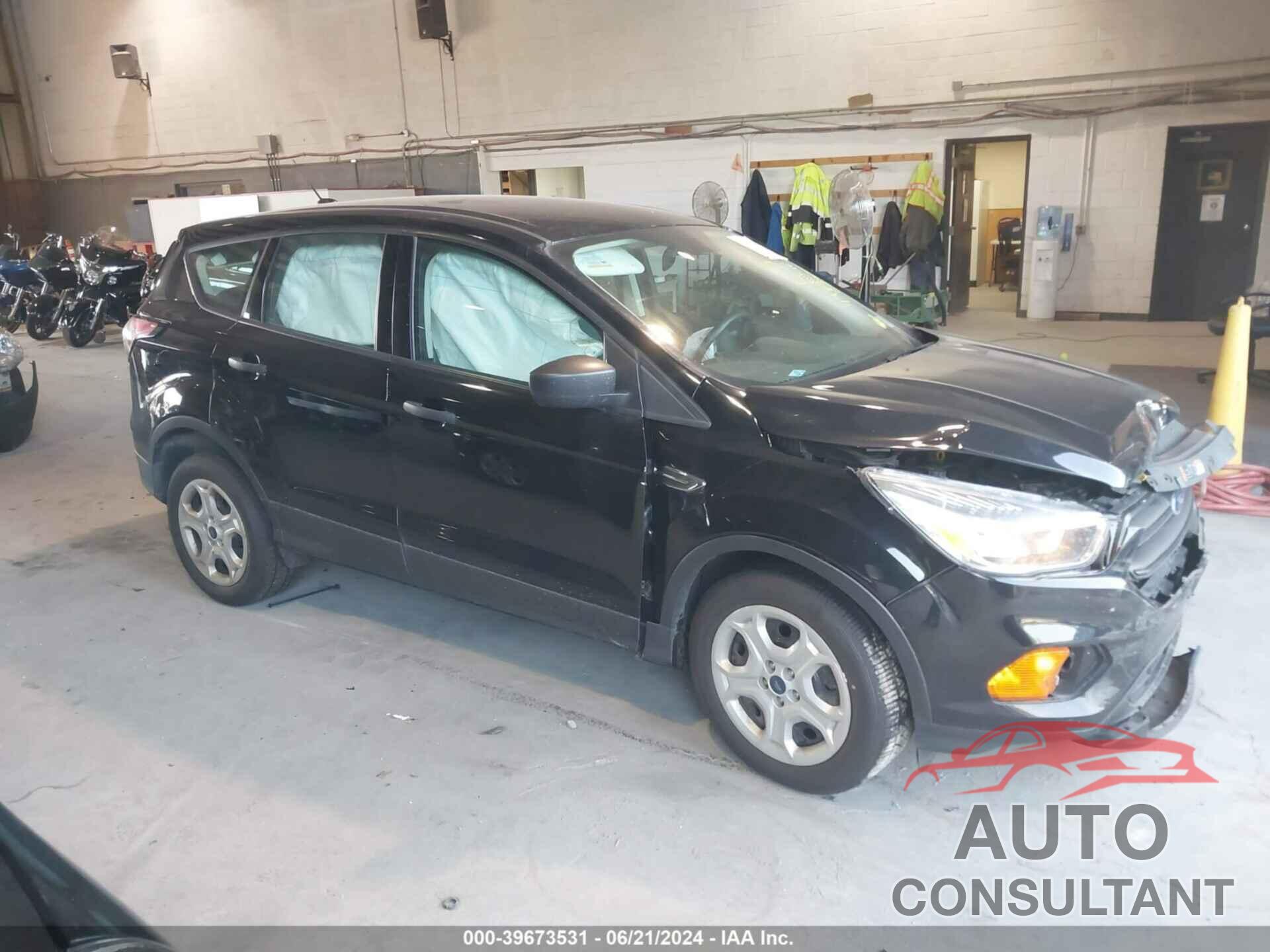 FORD ESCAPE 2017 - 1FMCU0F73HUC58440