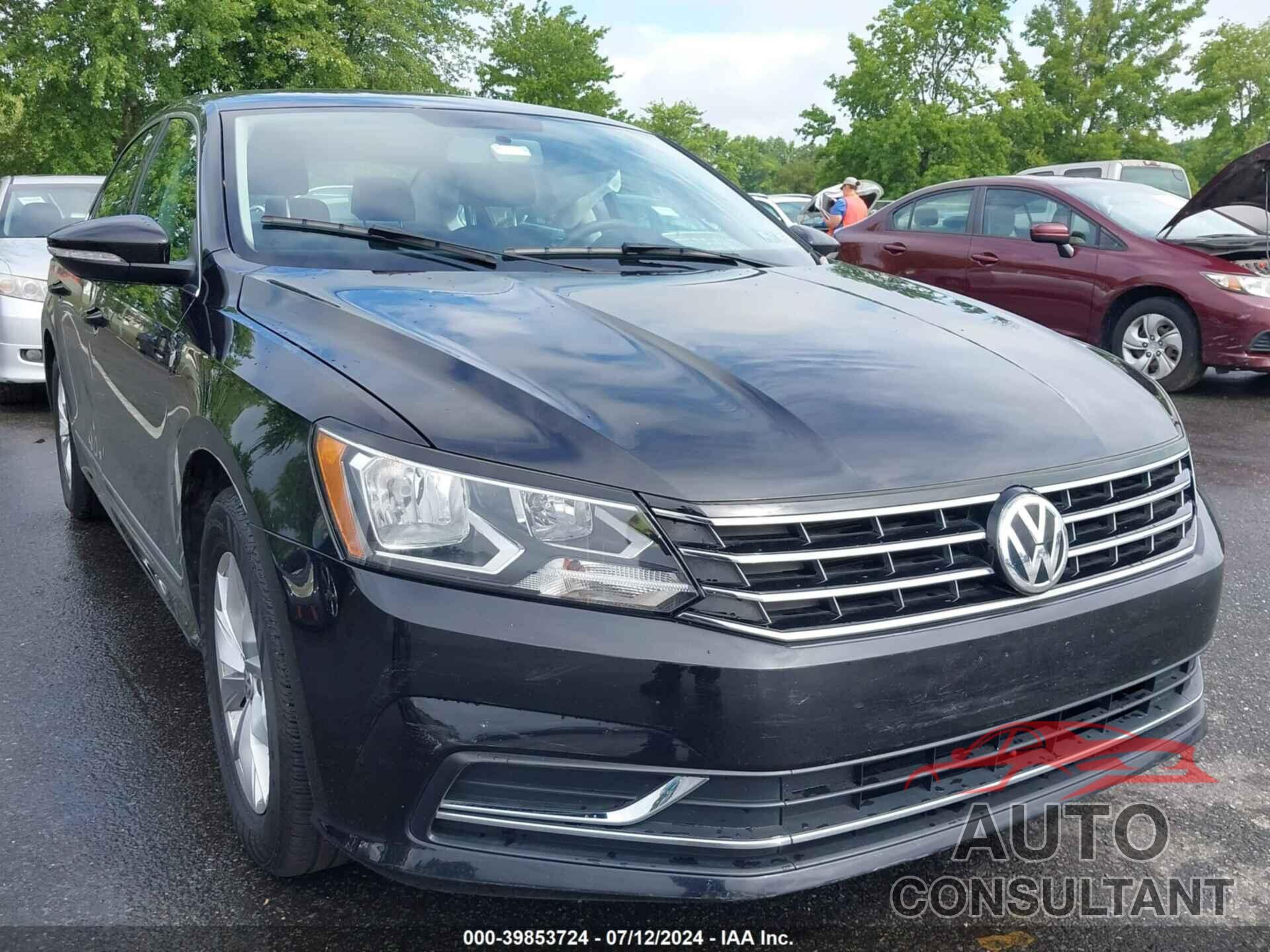 VOLKSWAGEN PASSAT 2017 - 1VWAT7A38HC084573