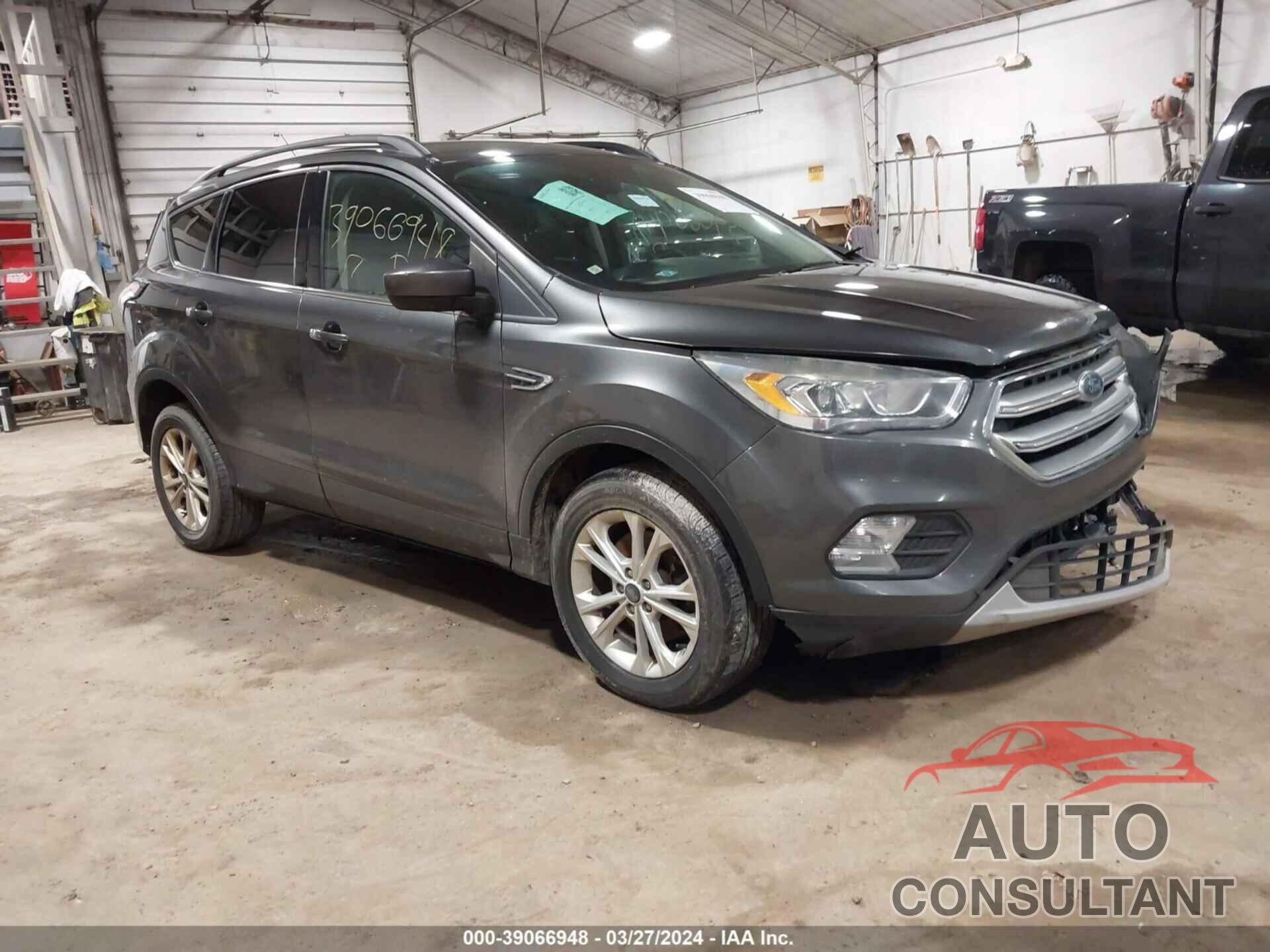 FORD ESCAPE 2017 - 1FMCU9GD5HUD27282