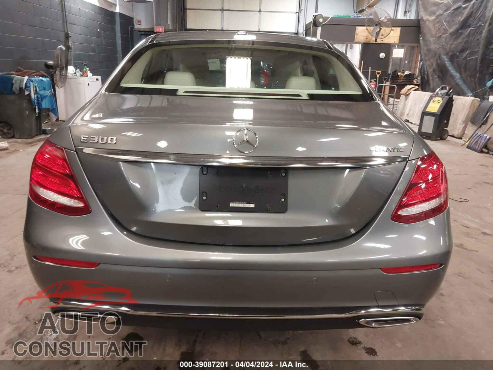 MERCEDES-BENZ E 300 2017 - WDDZF4KBXHA196357