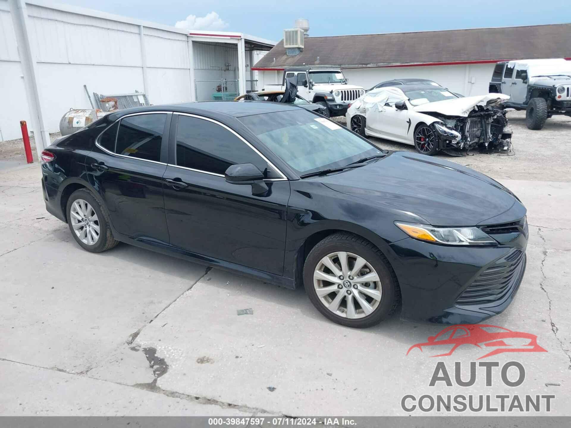 TOYOTA CAMRY 2018 - 4T1B11HK4JU144450