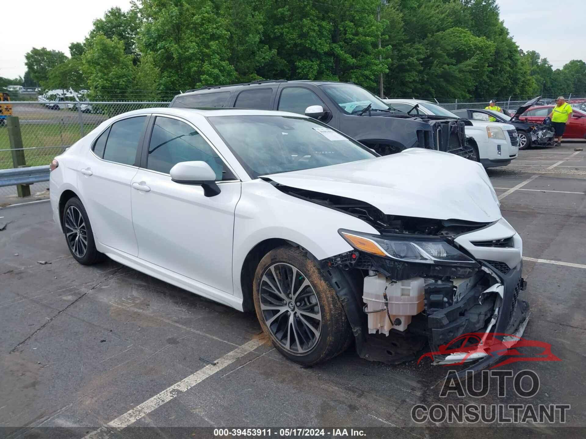 TOYOTA CAMRY 2018 - 4T1B11HK1JU566143