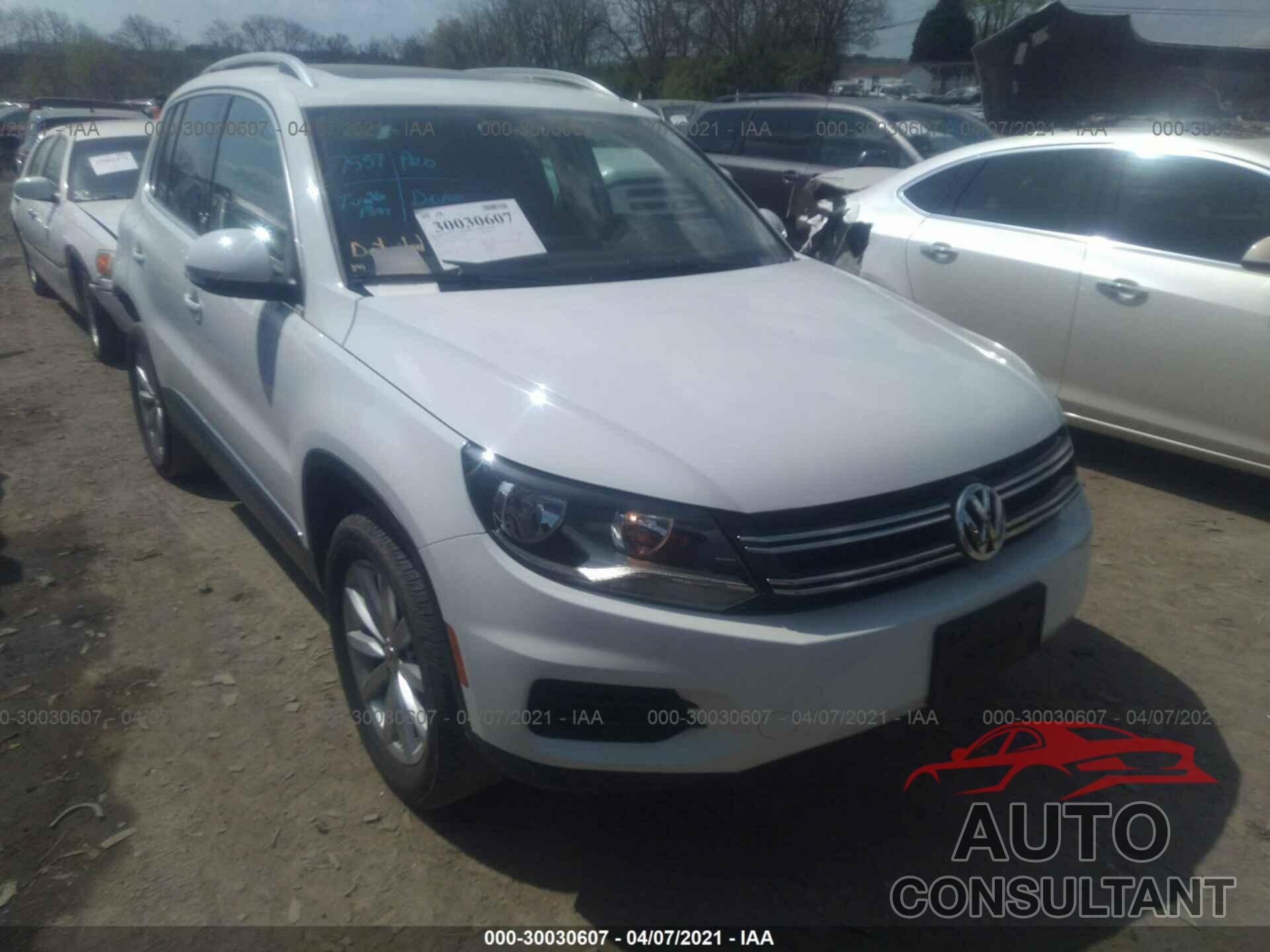 VOLKSWAGEN TIGUAN 2017 - WVGRV7AX0HK012819