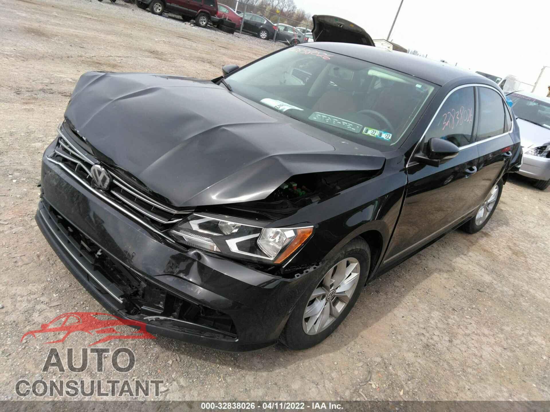 VOLKSWAGEN PASSAT 2017 - 1VWAT7A36HC065973